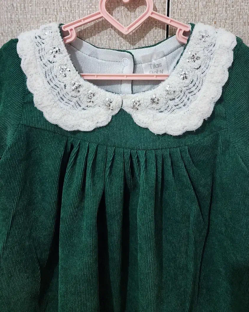 لباس کودک|کفش و لباس بچه|هشتگرد, هشتگرد قدیم|دیوار