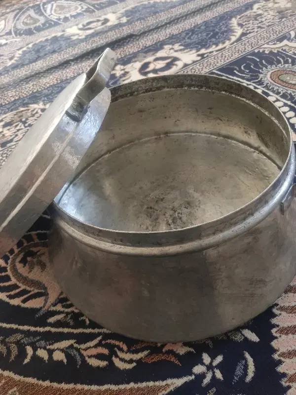 دیگ مسی|ظروف پخت‌وپز|پاکدشت, حصار امیر|دیوار