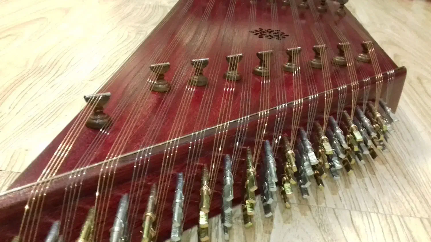 سنتور ولیزاده|سازهای سنتی|بابل, |دیوار