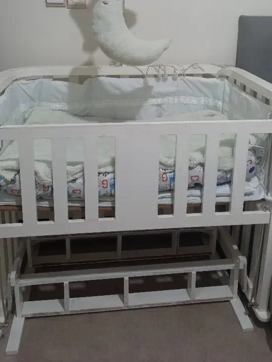 تخت کودک.|تخت و صندلی بچه|رباطکریم, رباطکریم|دیوار