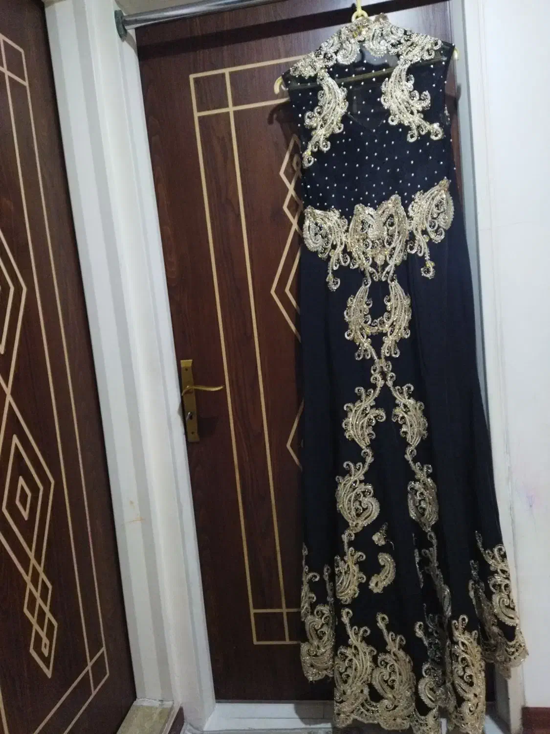 لباس مجلسی|لباس|قم, انسجام|دیوار