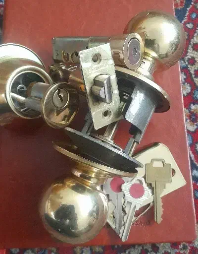 دستگیره درب|لوازم سرویس بهداشتی|خمینی‌شهر, |دیوار