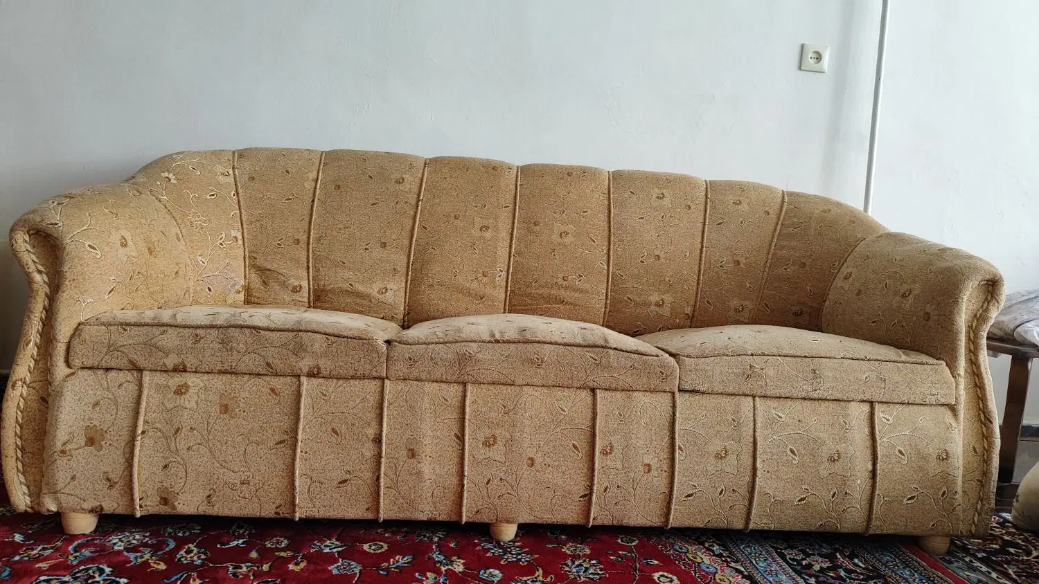 مبل|مبلمان خانگی و میز عسلی|میانه, |دیوار