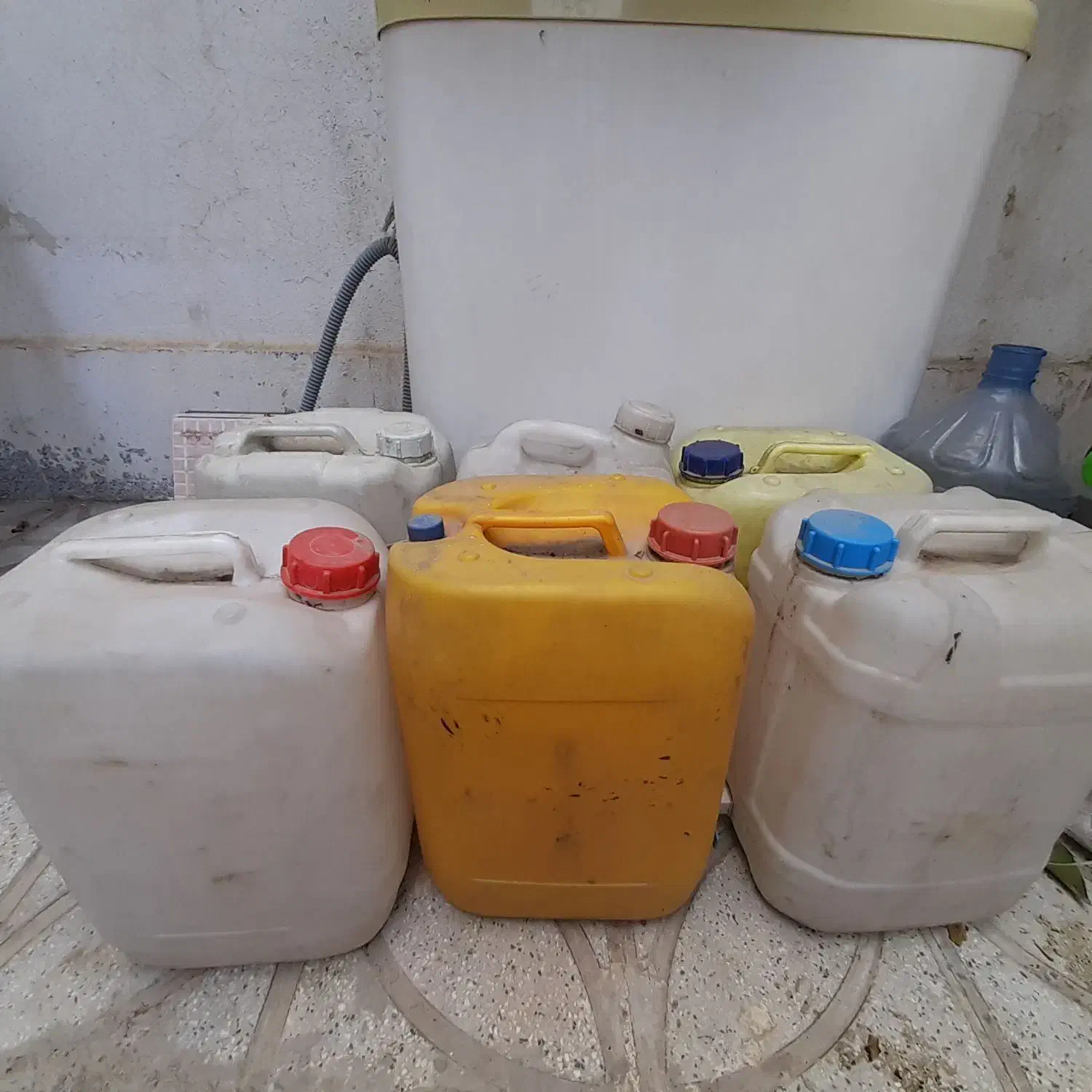 دبه ۲۰ لیتری|ظروف نگهدارنده، پلاستیکی، یک‌بارمصرف|شیراز, کوشک میدان|دیوار