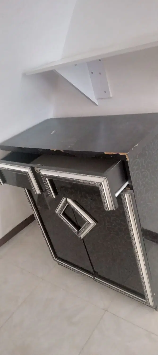 کمد|جاکفشی، کمد، دراور|قم, زند آباد|دیوار