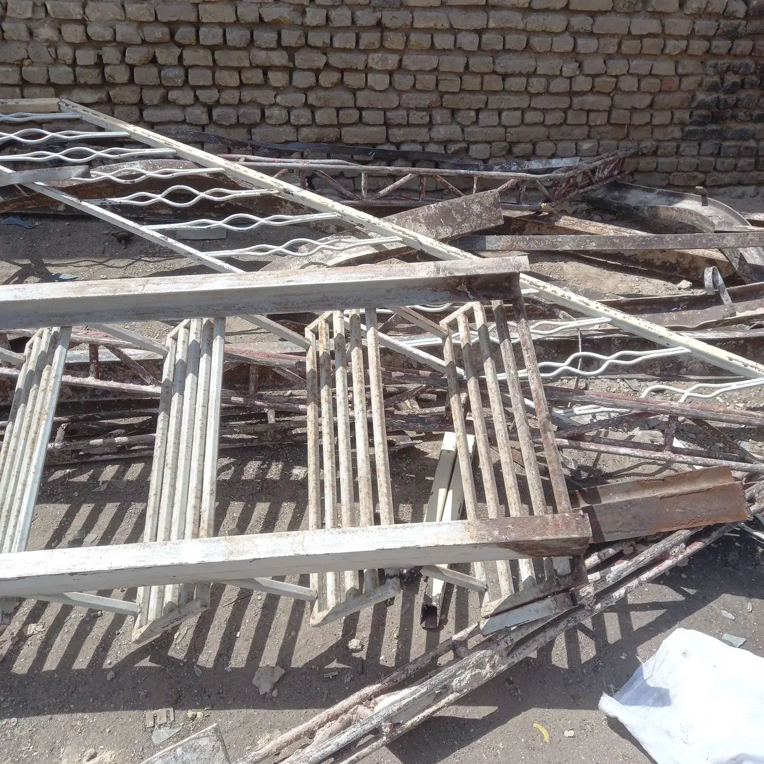 خریدو فروش ضایعات آهن چدن درپنجره خورده ریزانباری|عمده‌فروشی|شاندیز, |دیوار