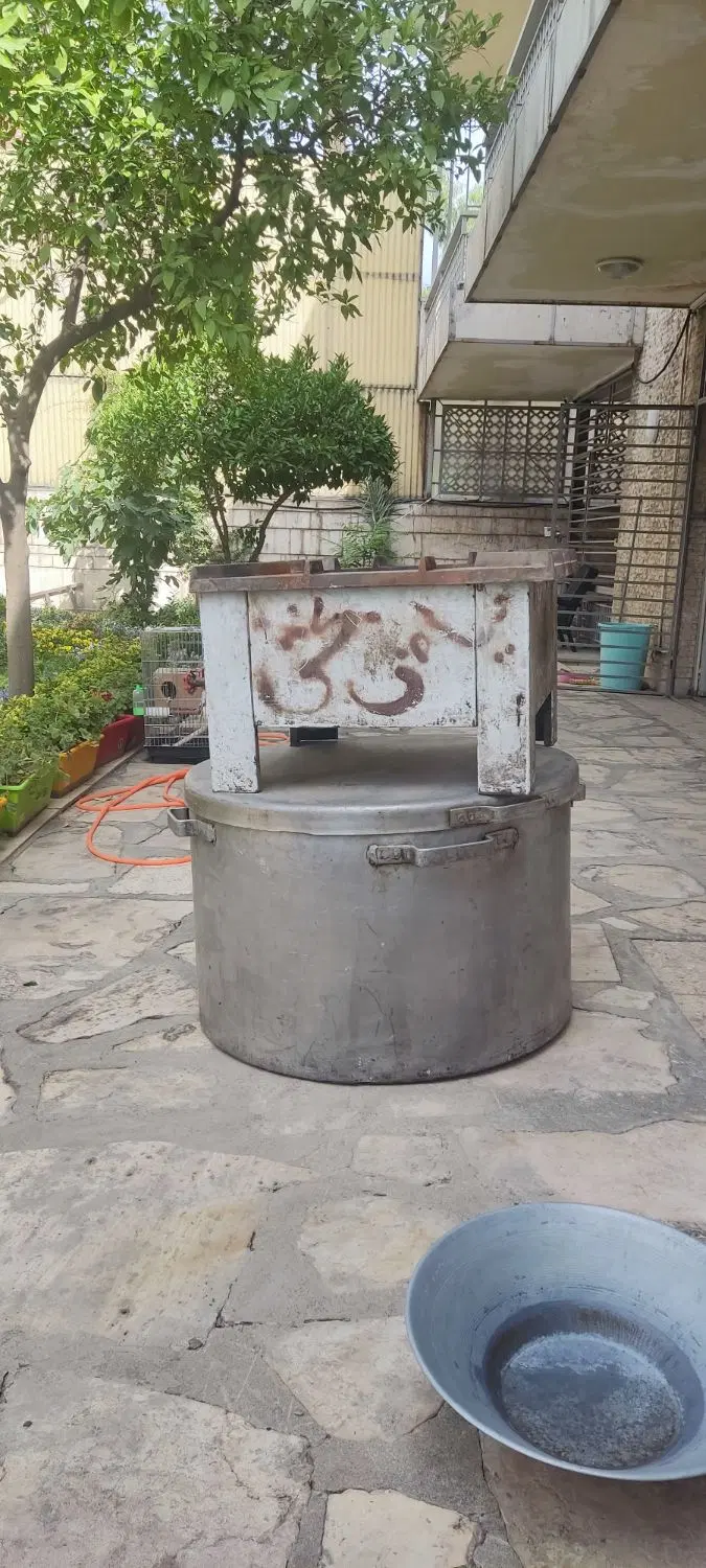 دیگ وگاز|ظروف پخت‌وپز|قیامدشت - خاورشهر, |دیوار