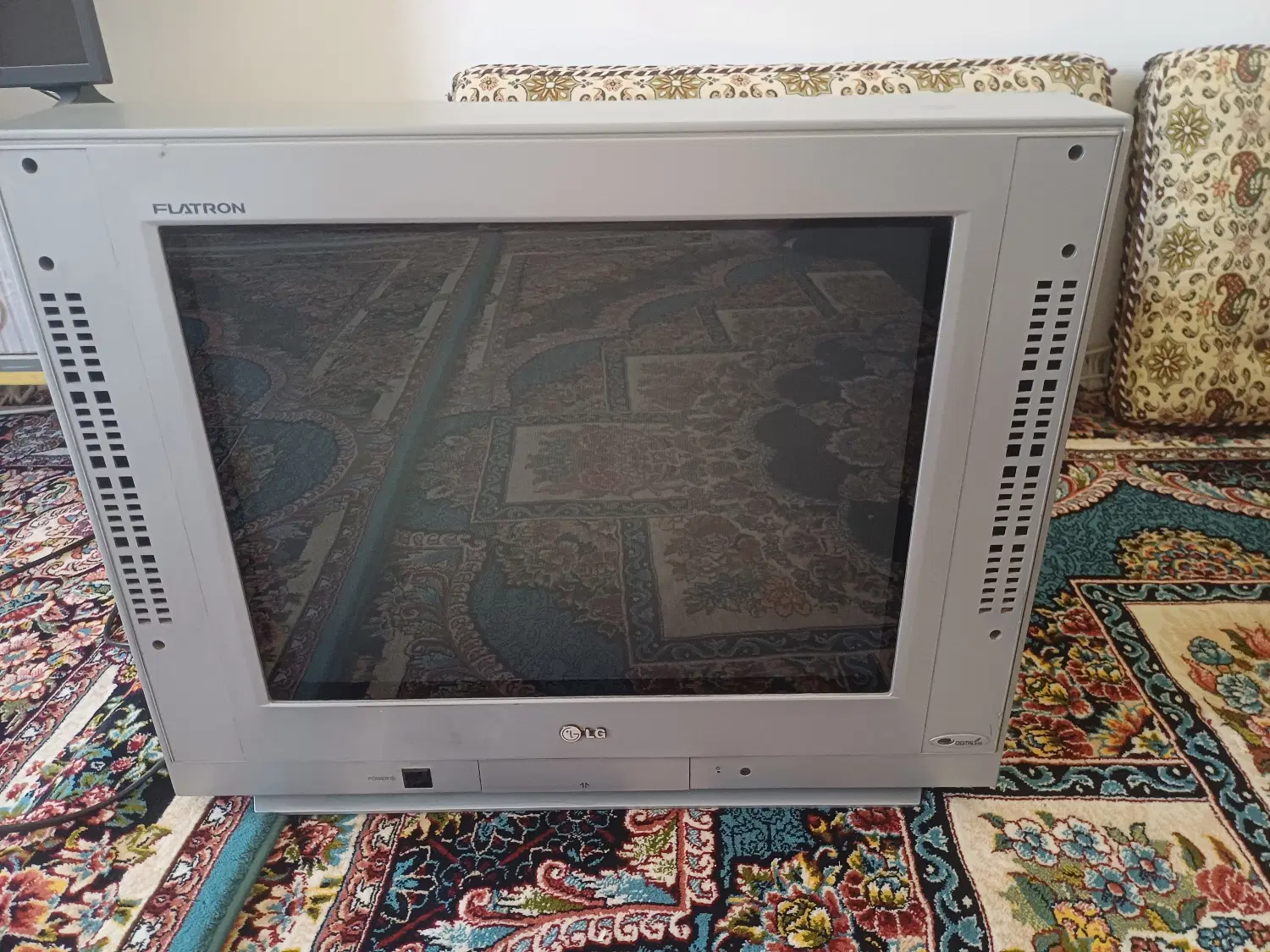 tv lg|تلویزیون و پروژکتور|سنندج, |دیوار