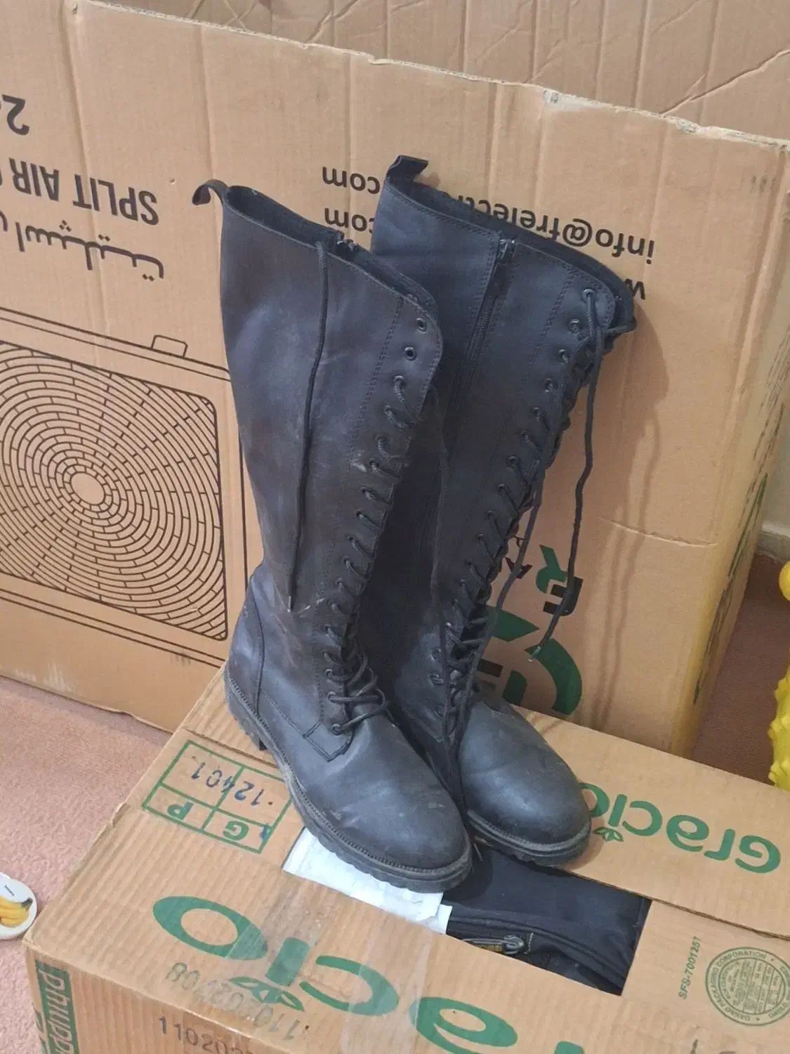 بوت نو|کیف، کفش، کمربند|رشت, فلسطین|دیوار