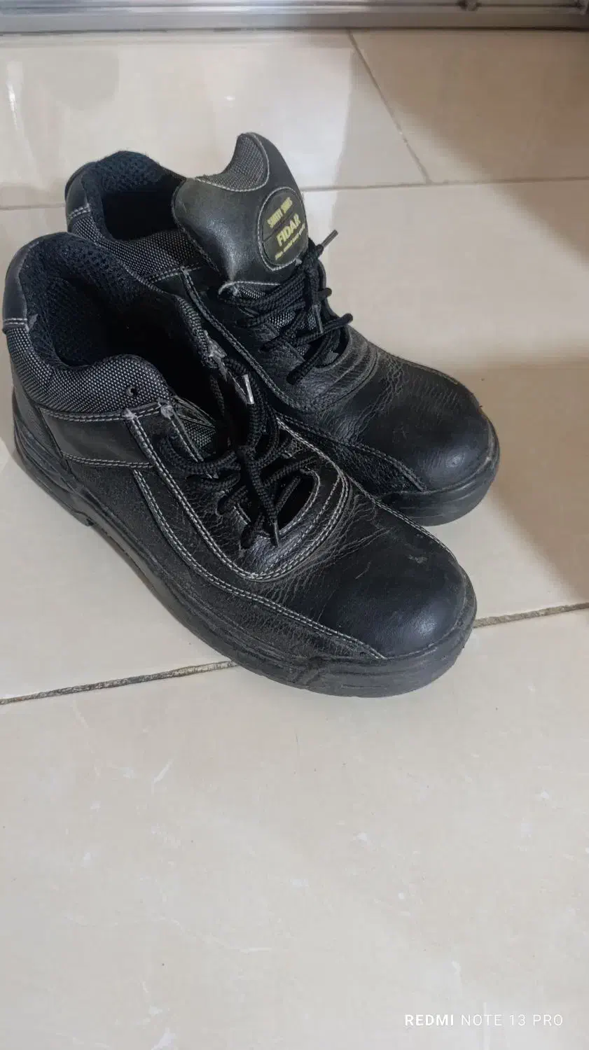 کفش ایمنی|کیف، کفش، کمربند|رباط‌کریم, مسکن مهر آبشناسان|دیوار