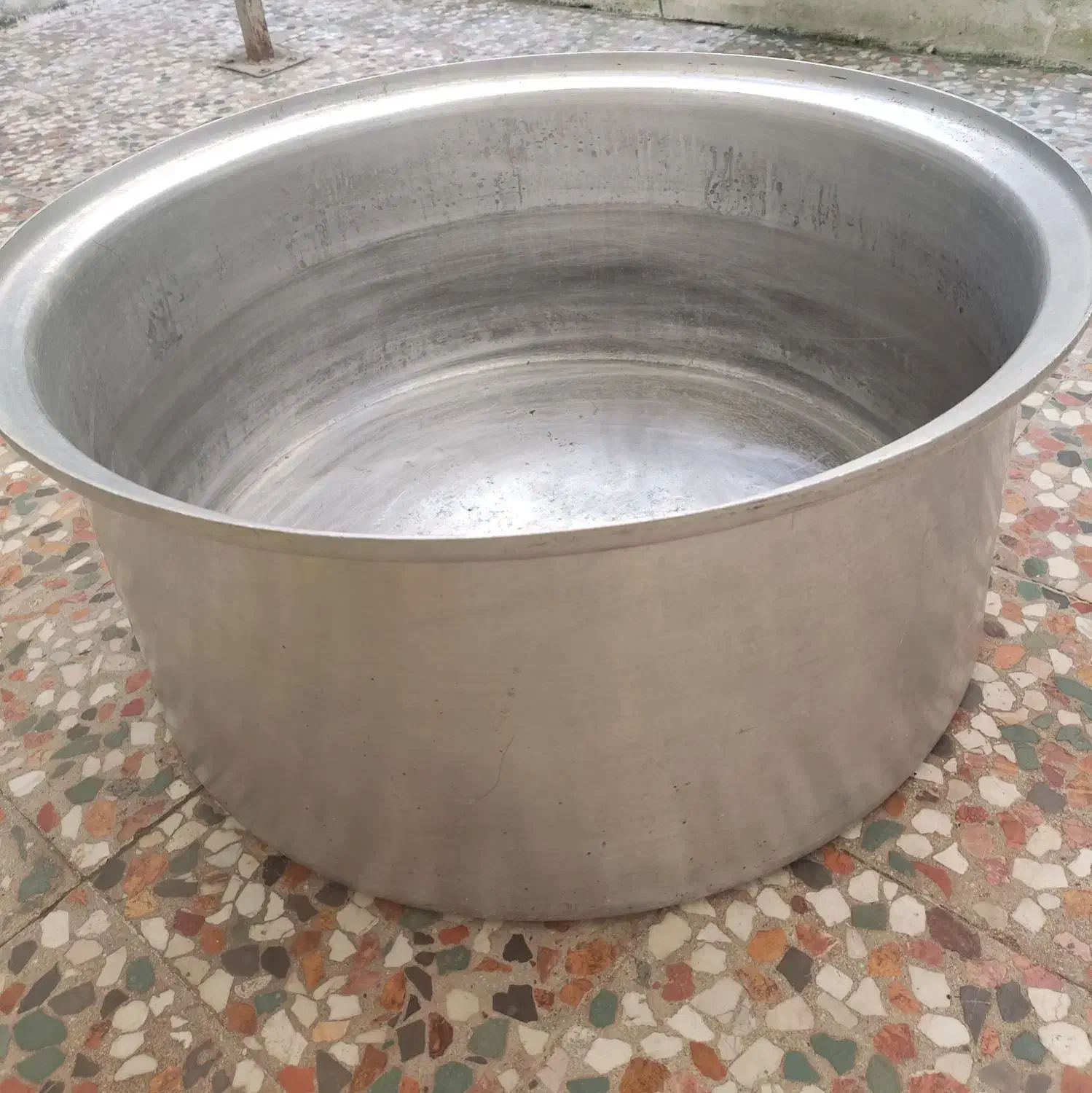 دیگ بزرگ|ظروف پخت‌وپز|رشت, کوی حسینی|دیوار