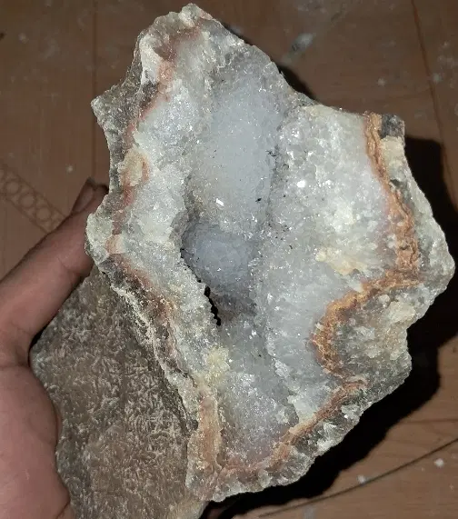 سنگ زیبا|جواهرات|رشت, چله خانه|دیوار