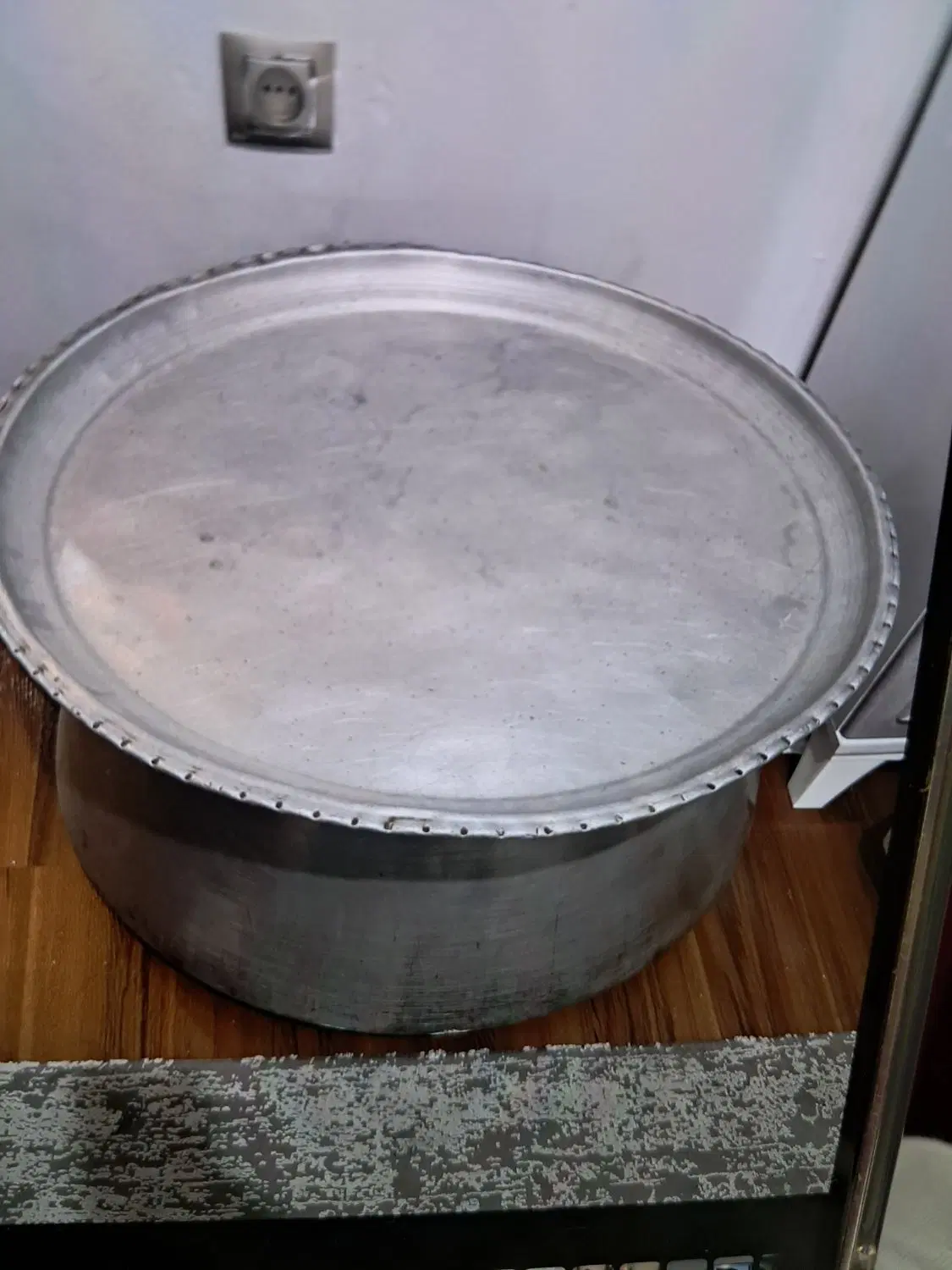 دیگ ۱۳۰ نفره|ظروف پخت‌وپز|قائم‌شهر, |دیوار