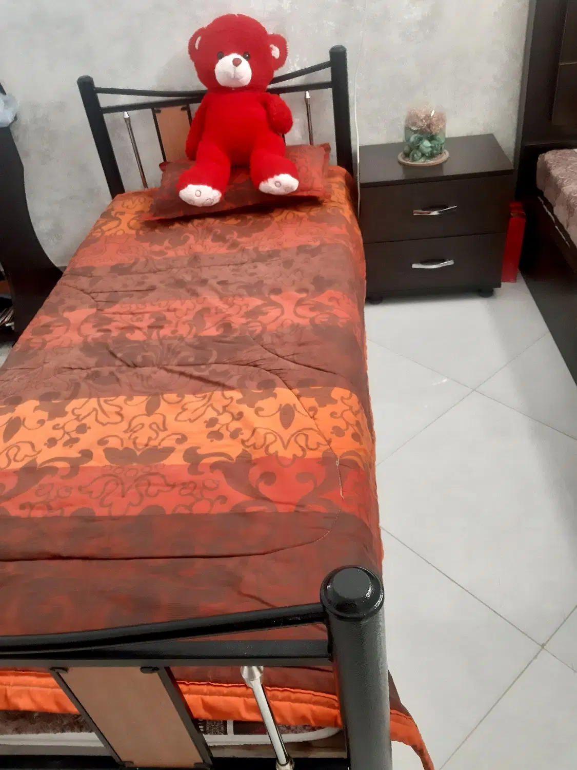 تخت|تخت و سرویس خواب|طبس, |دیوار