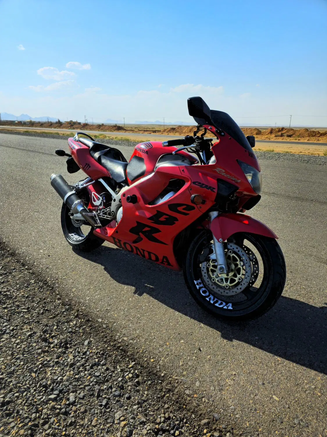 Cbr 600f|موتورسیکلت|برخوار, |دیوار