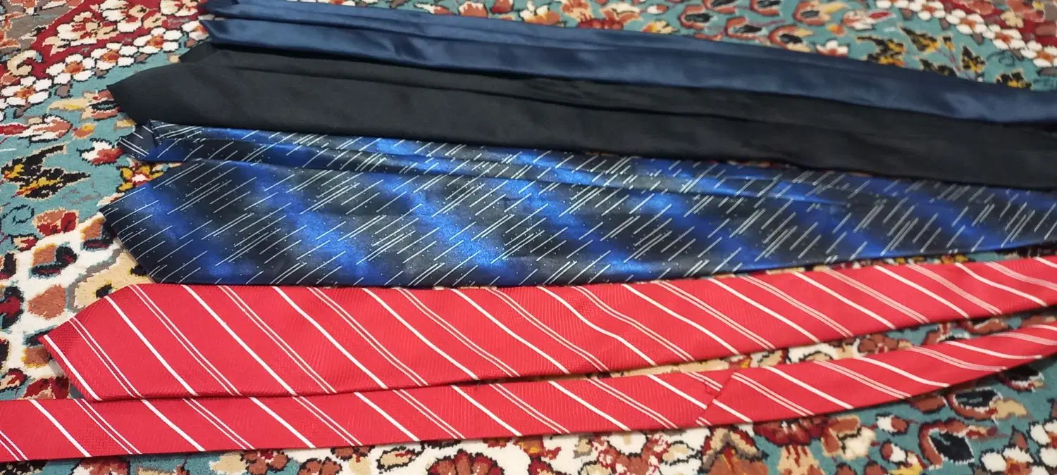 کراوات|لباس|جغین, |دیوار