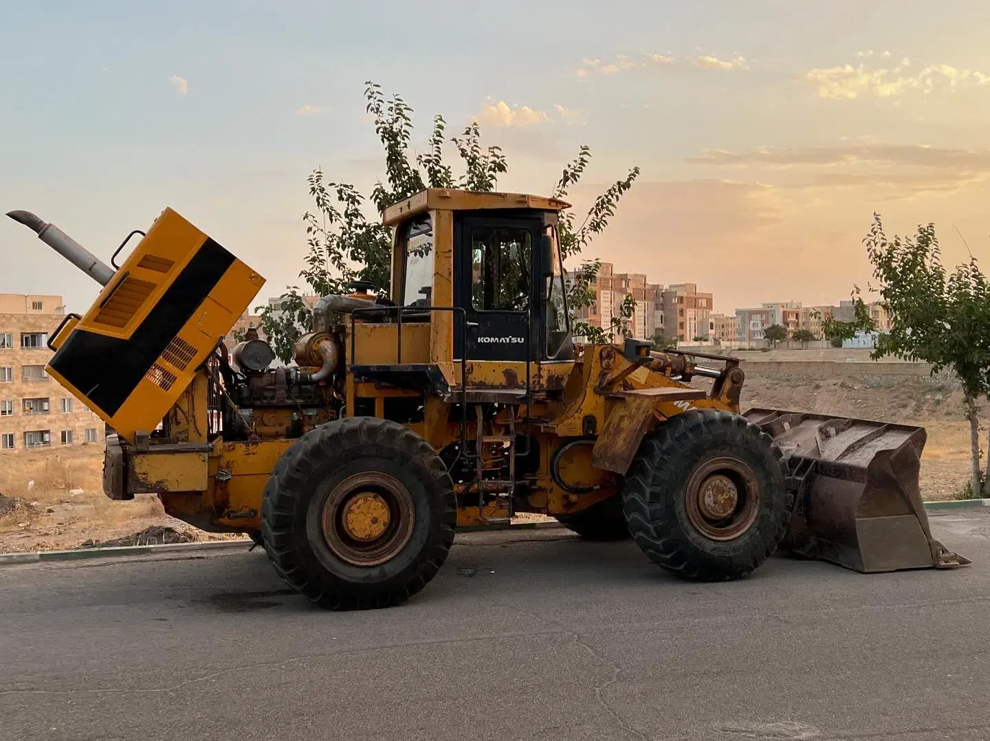 لودر کوماتسو 420 خط یک|خودرو سنگین|هشتگرد, گلسار|دیوار
