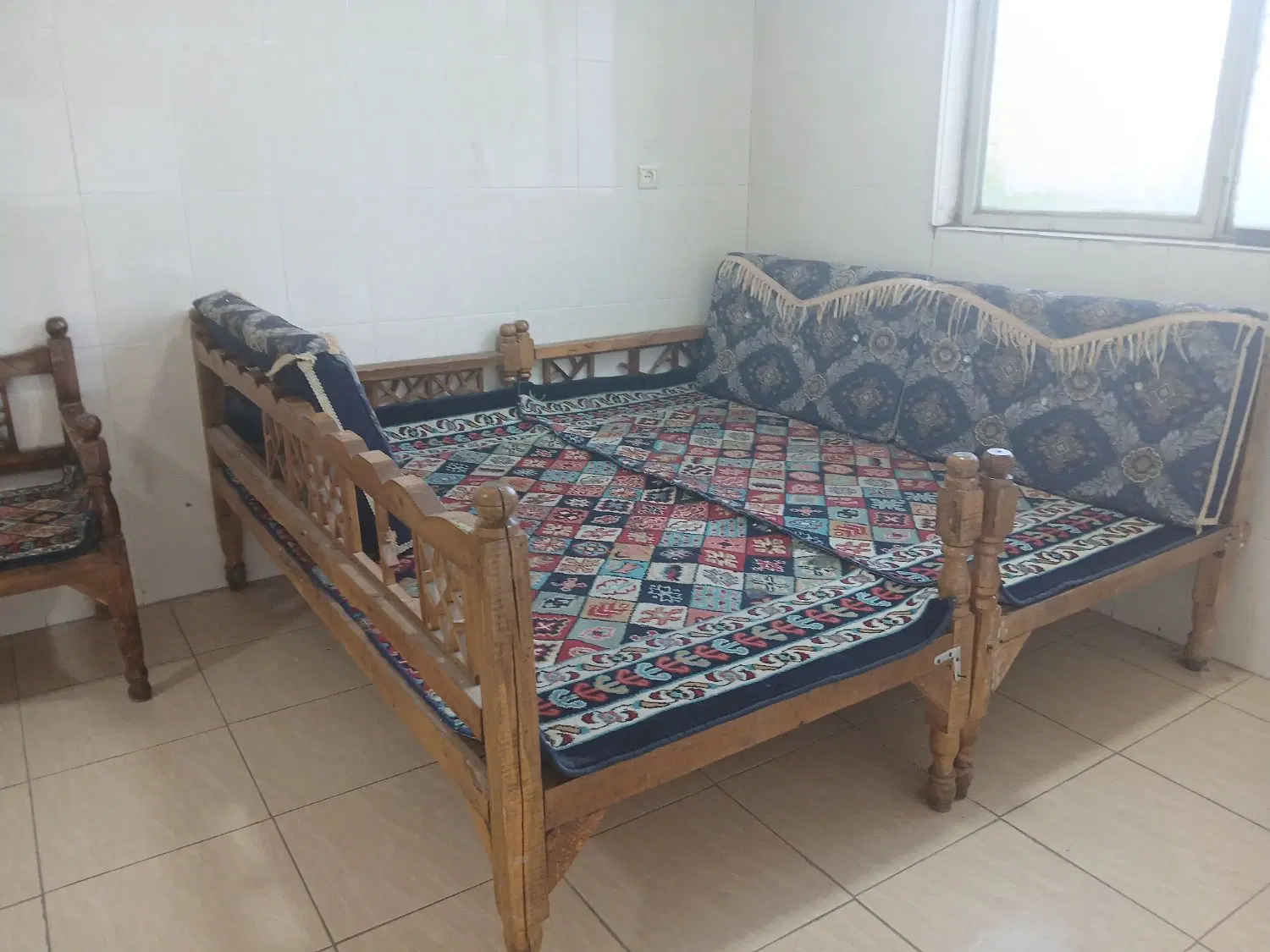تخت سنتی|مبلمان خانگی و میز عسلی|ایلام, |دیوار