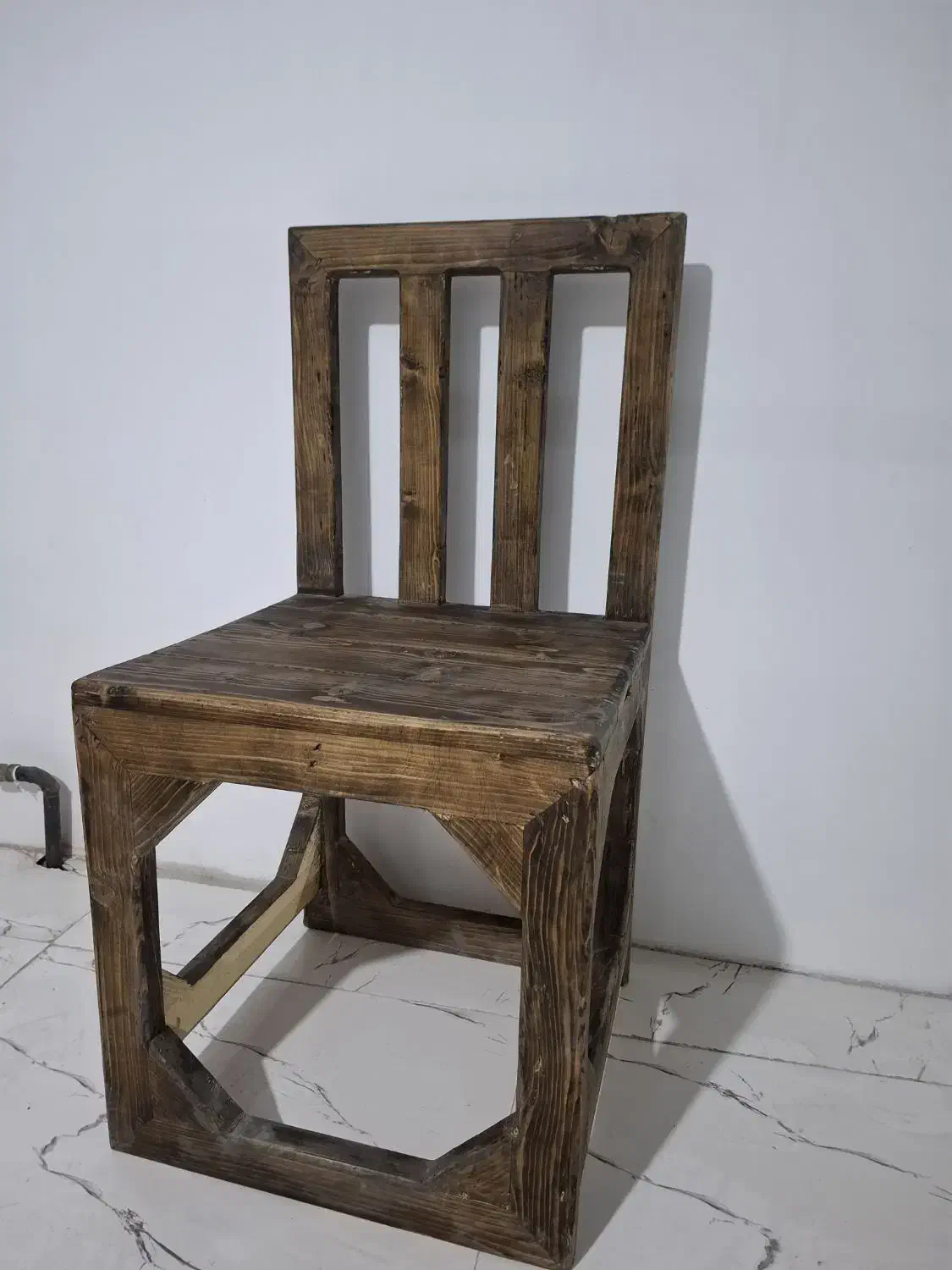 صندلی چوبی|صندلی و نیمکت|هشتگرد, طاووسیه|دیوار