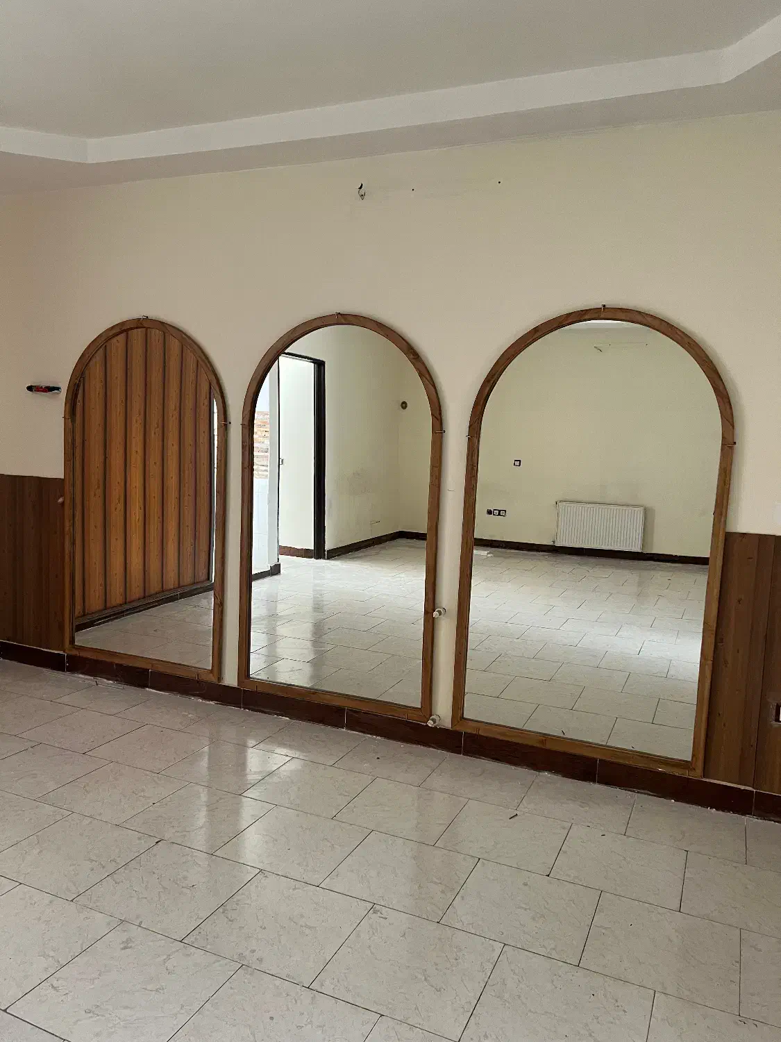 آینه|آینه|نظرآباد, نظرآباد|دیوار