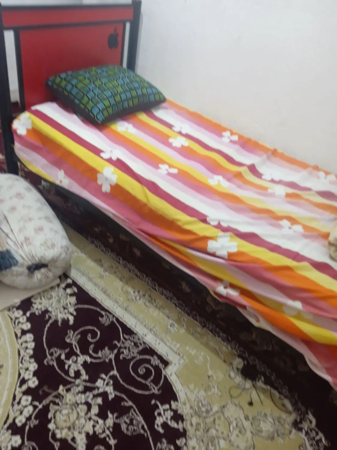 تخت|تخت و سرویس خواب|چغادک, |دیوار