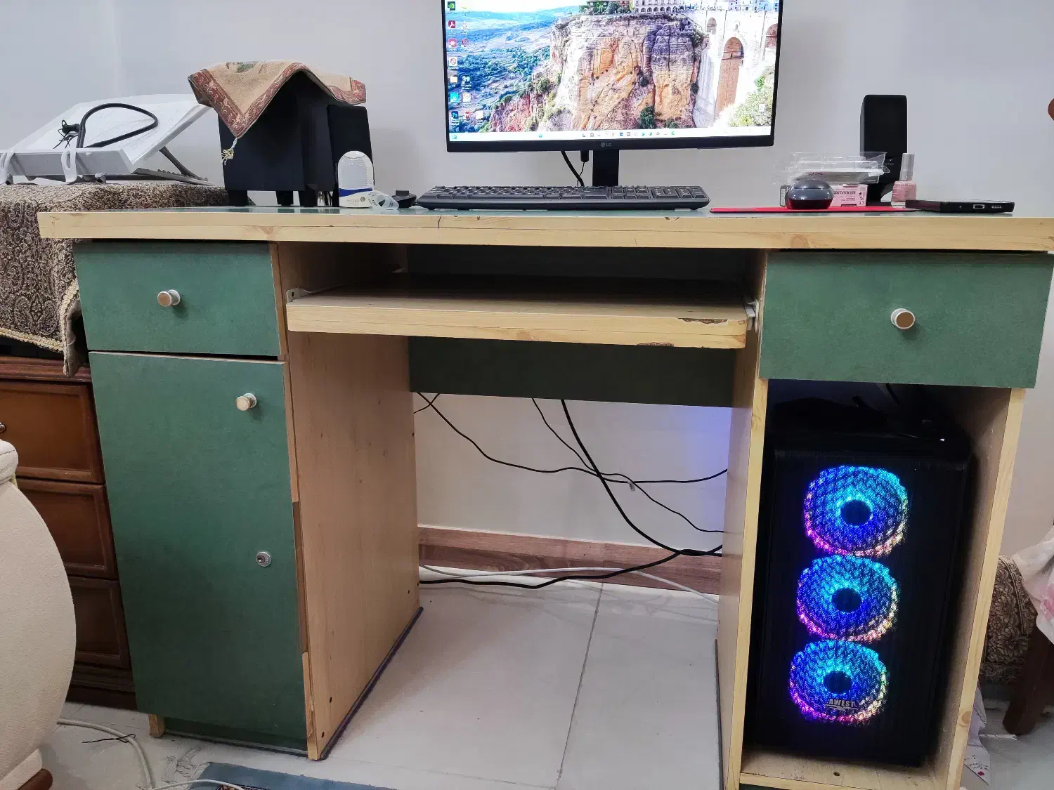 میز کامپیوتر.|میز تحریر و کامپیوتر|مشهد, عامل|دیوار