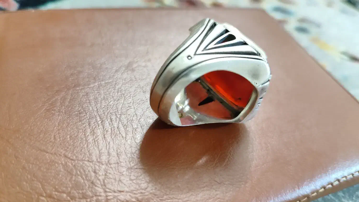 انگشتر|جواهرات|شهر ری, شهادت|دیوار