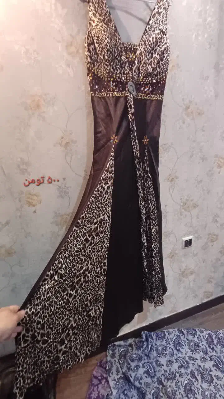 لباس مجلسی|لباس|رشت, نخودچر|دیوار