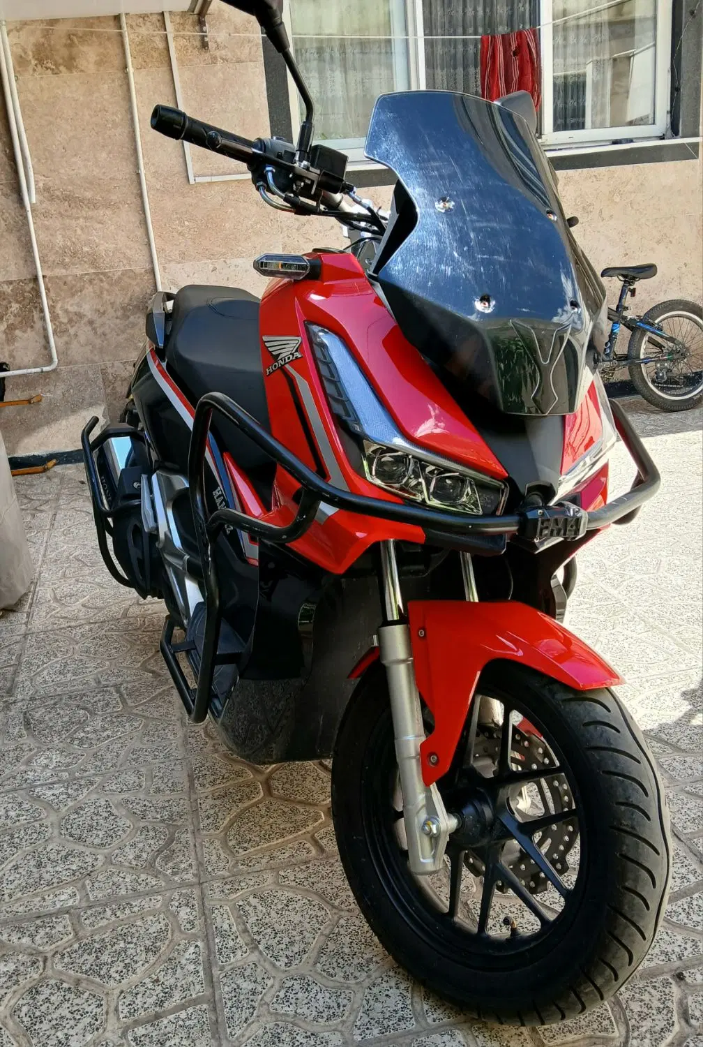 adv 160 خشک|موتورسیکلت|سنندج, |دیوار