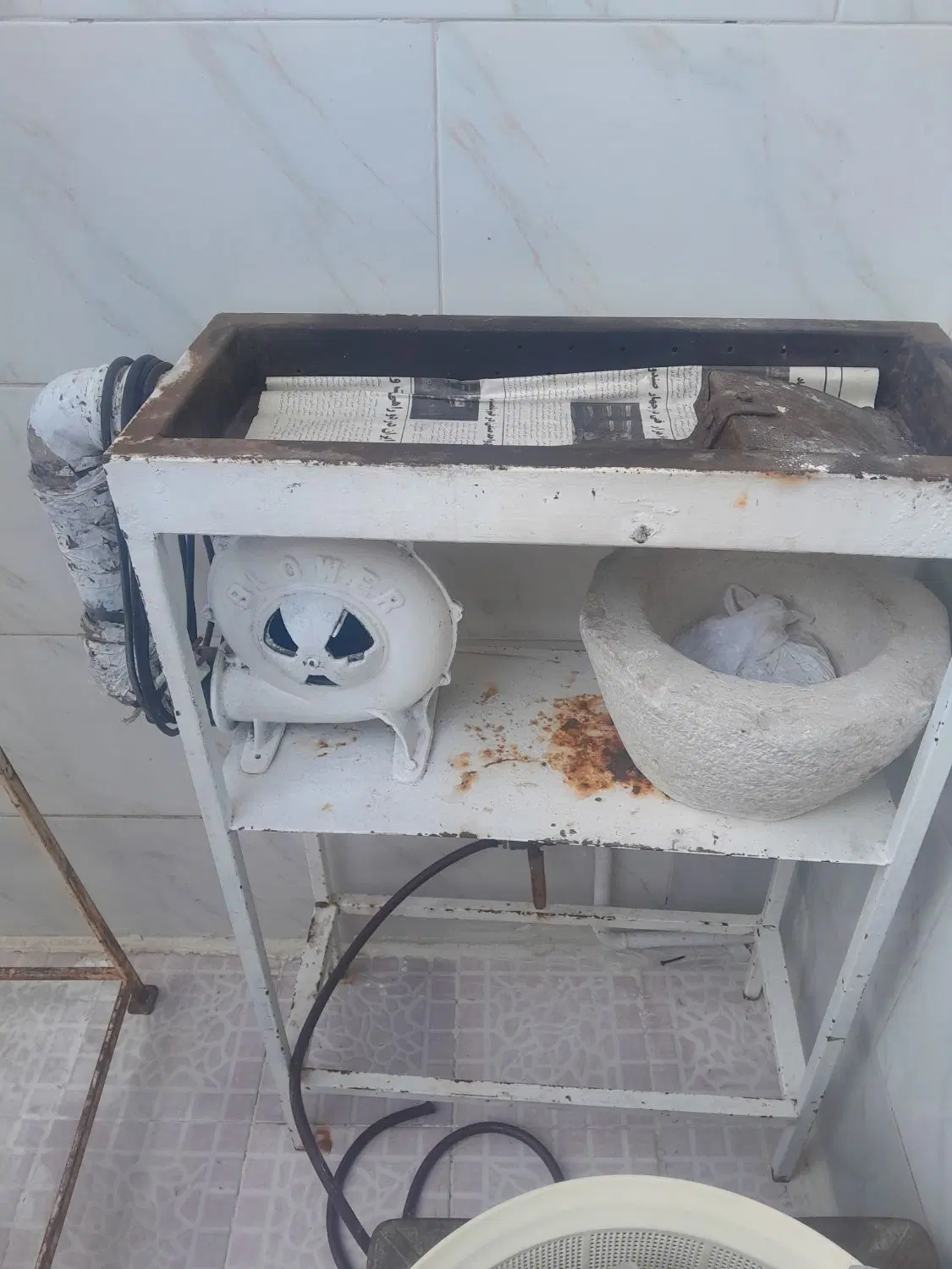 منقل|آب‌چکان و نظم‌دهنده ظروف|قم, هفت تیر|دیوار
