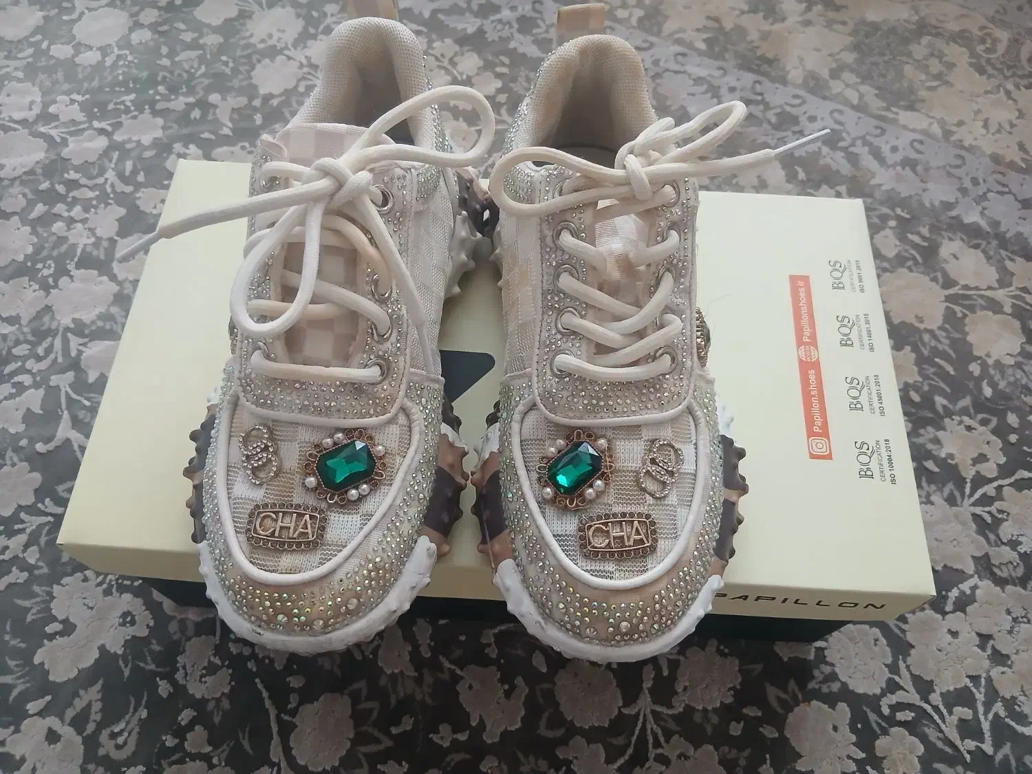 کفش|کیف، کفش، کمربند|اردبیل, |دیوار