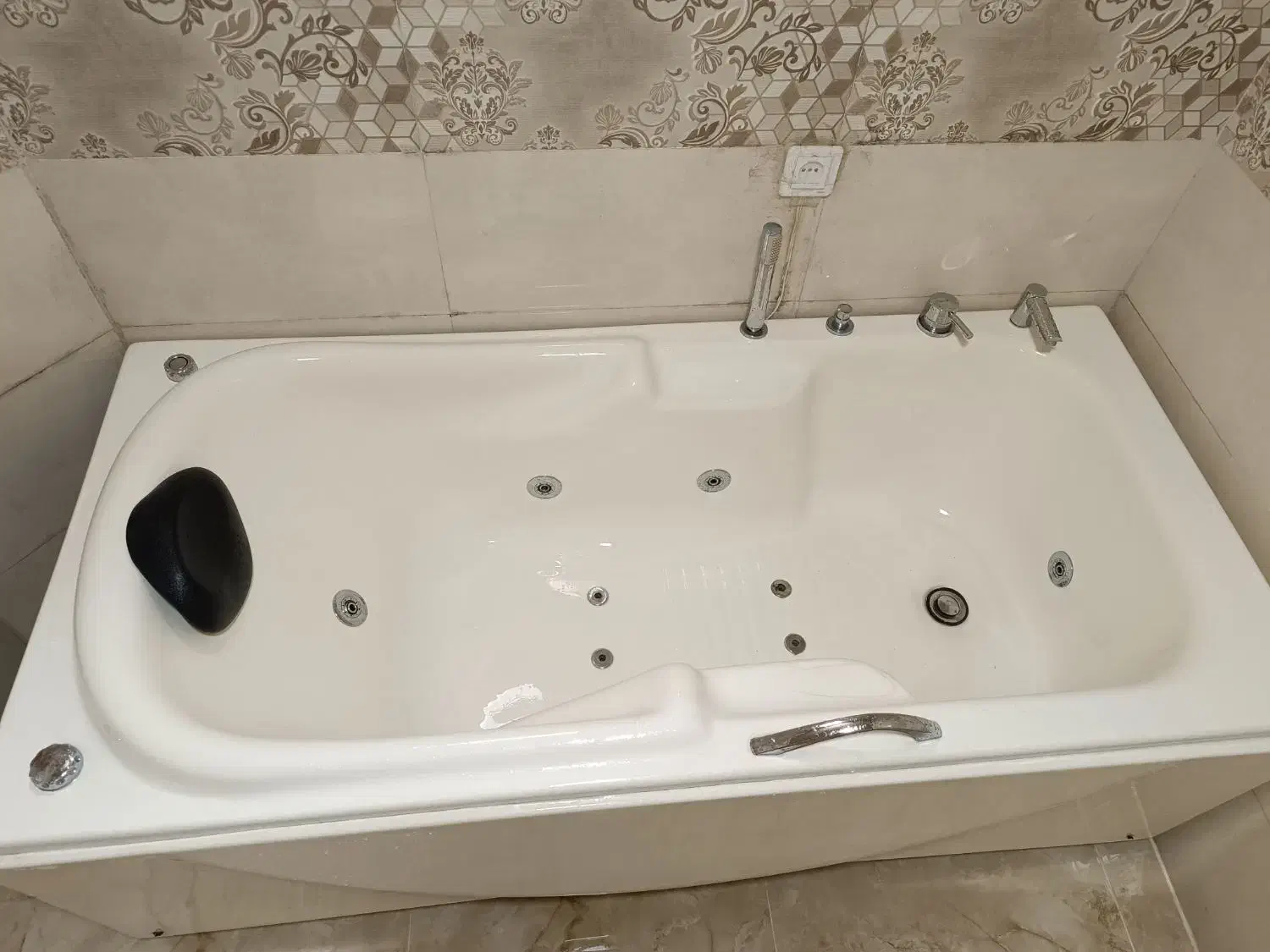 جکوزی|لوازم حمام|مهاباد (آذربایجان غربی), |دیوار