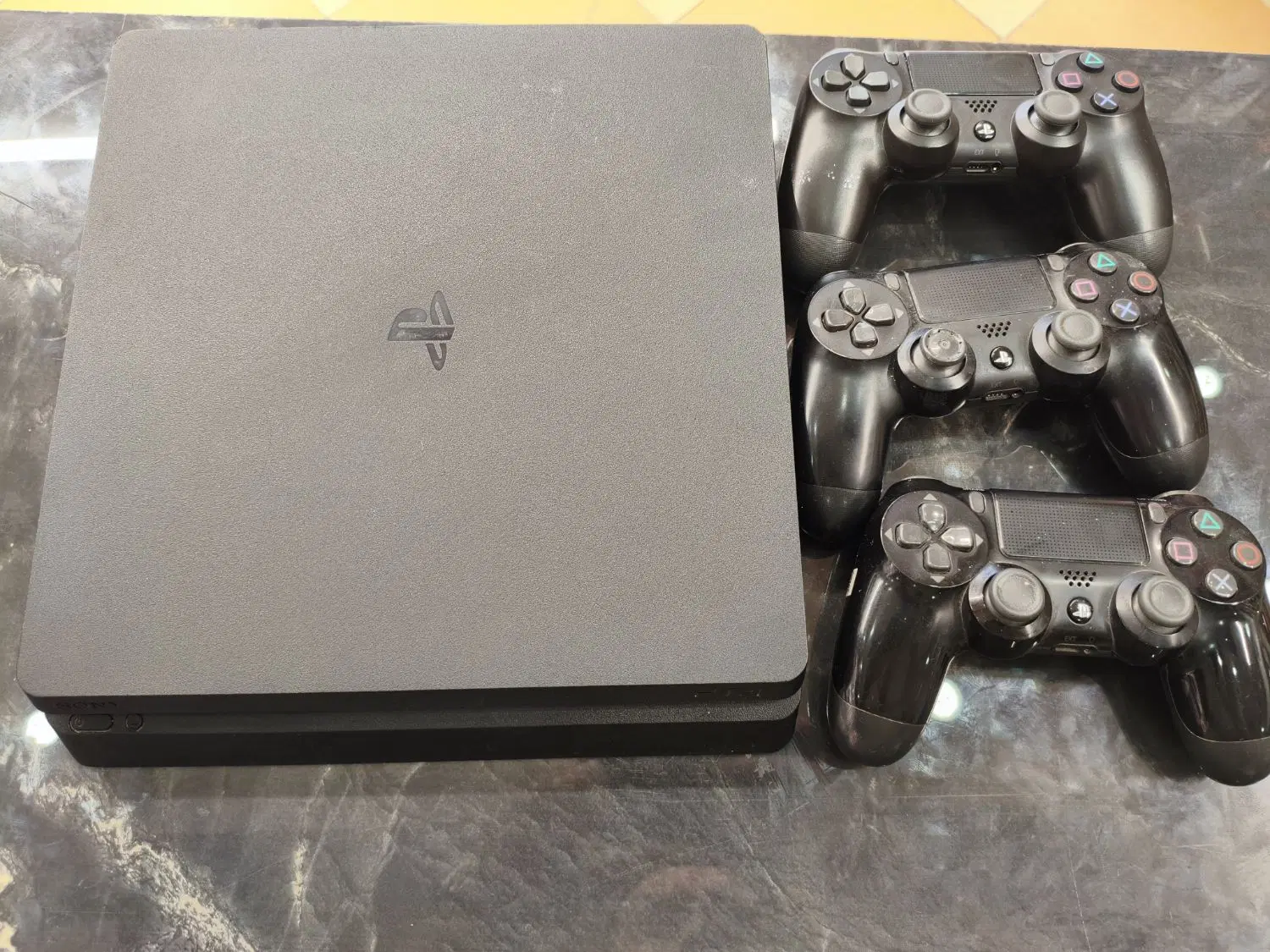 PS4 slim 1Tera|کنسول، بازی ویدئویی و آنلاین|اصفهان, حسین‌آباد|دیوار