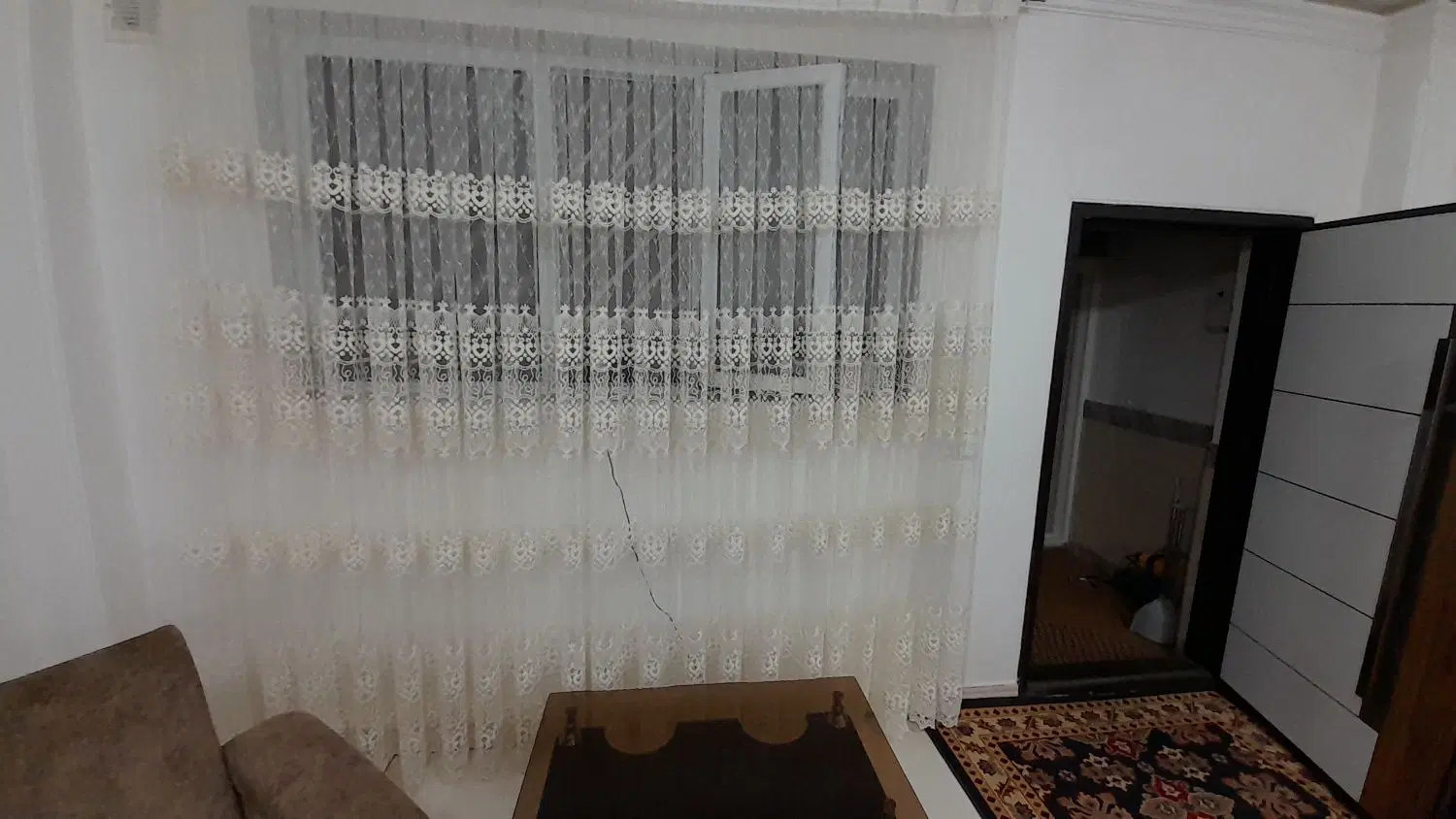 پرده|پرده، رانر، رومیزی|رزن, |دیوار
