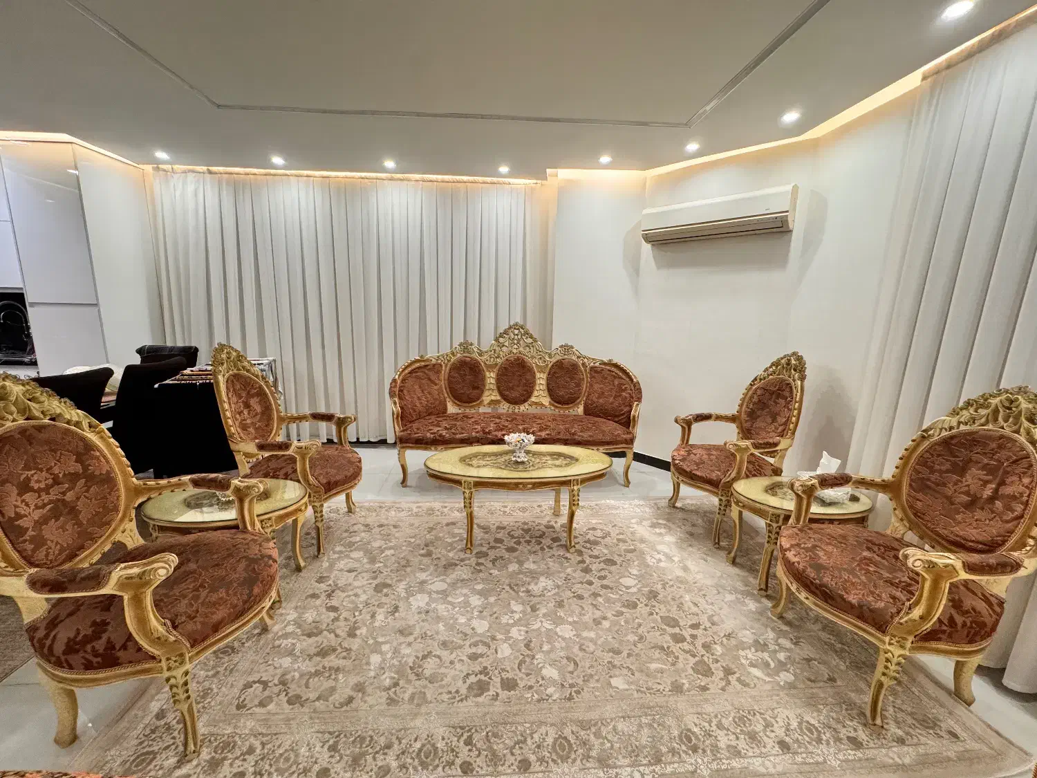 مبل کلاسیک|مبلمان خانگی و میز عسلی|رشت, منظریه|دیوار