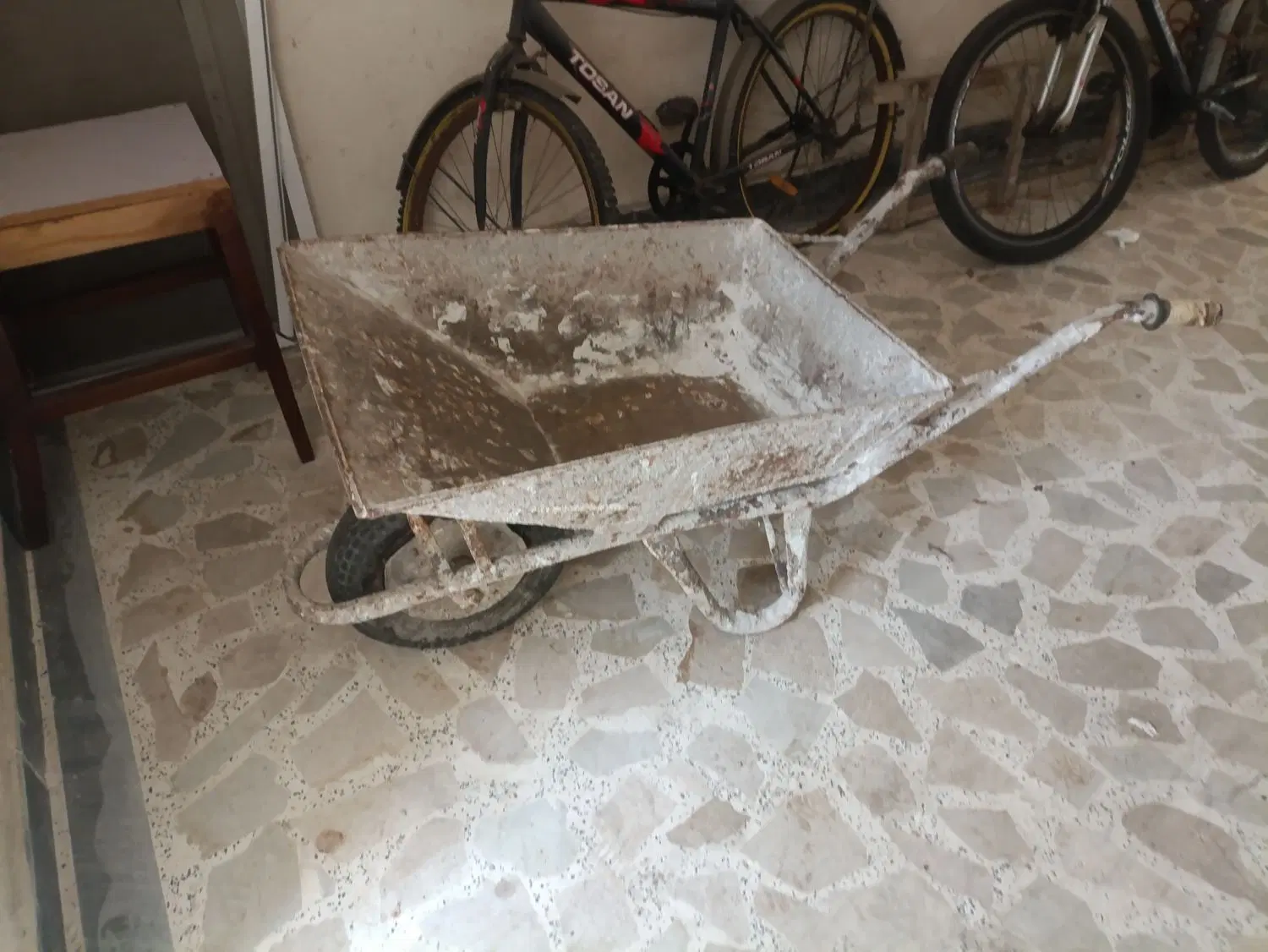 فرقون|ابزارآلات|رشت, چمارسرا|دیوار