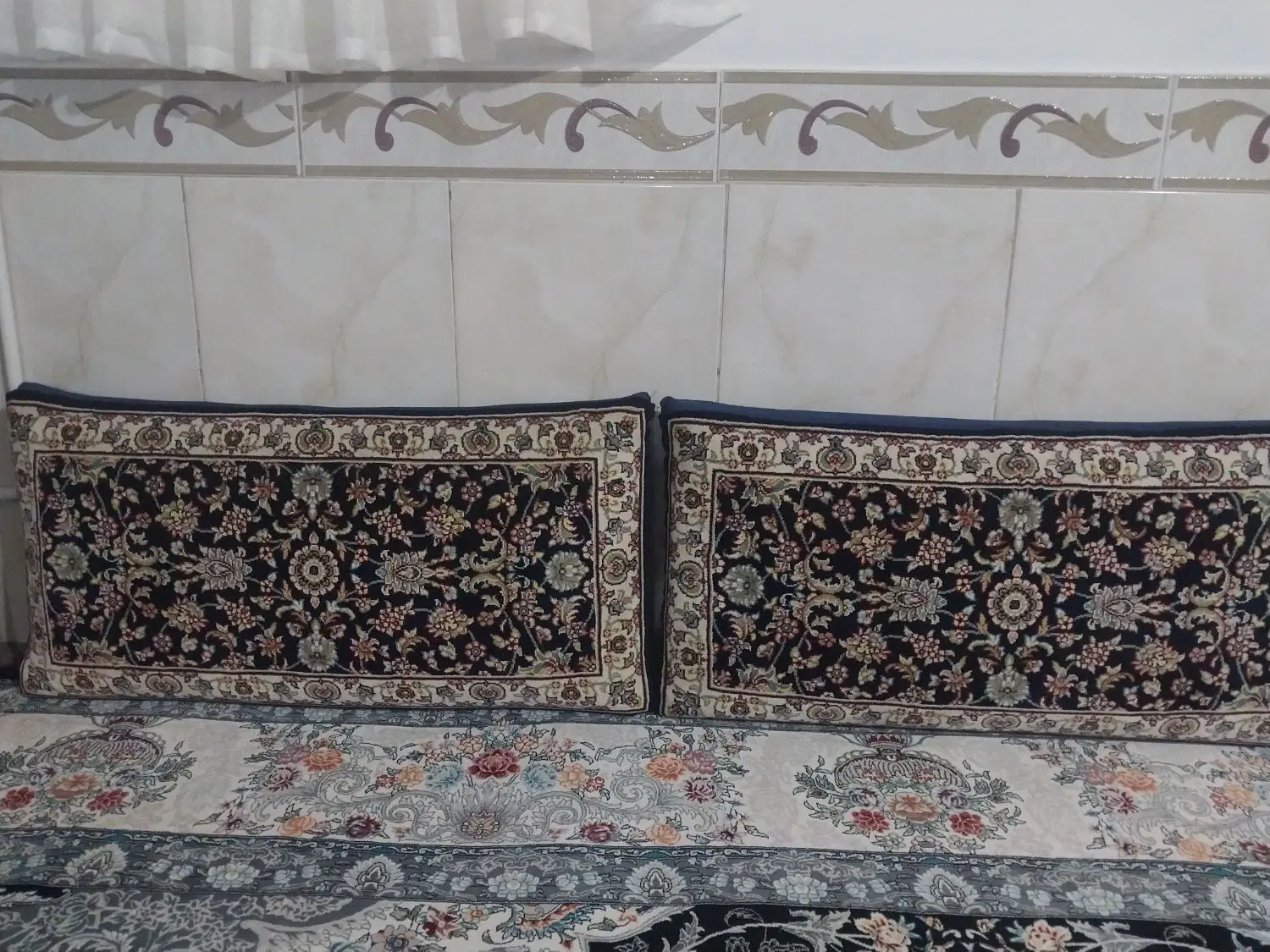 پشتی|پشتی|مشهد, كنويست|دیوار