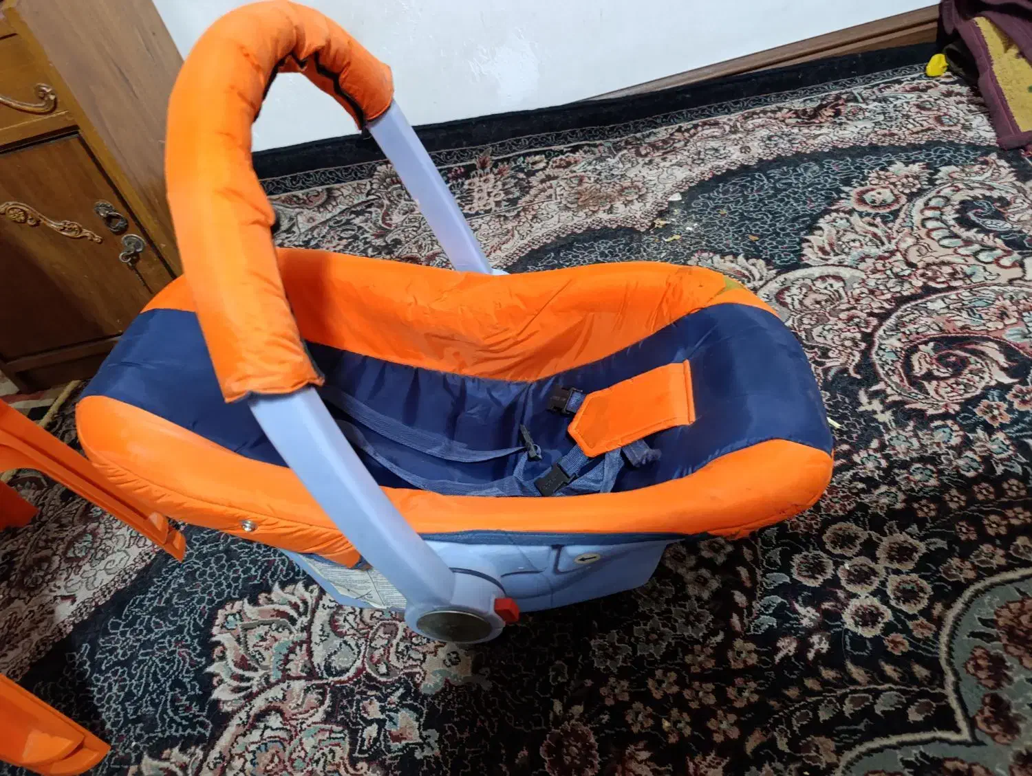 کریر نوزاد|کالسکه و لوازم جانبی|شیراز, کفترک|دیوار