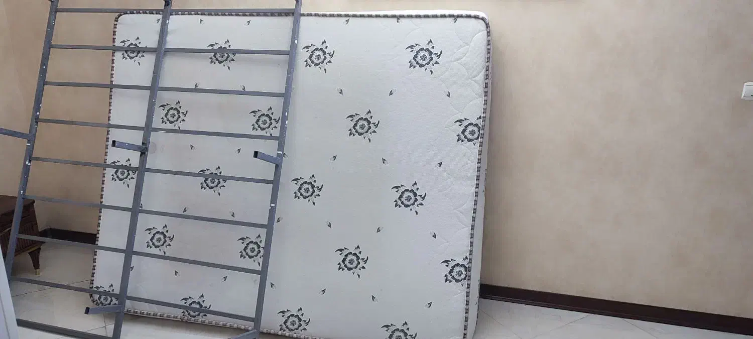 دشک تخت|تشک تختخواب|کرج, حصارک پایین|دیوار