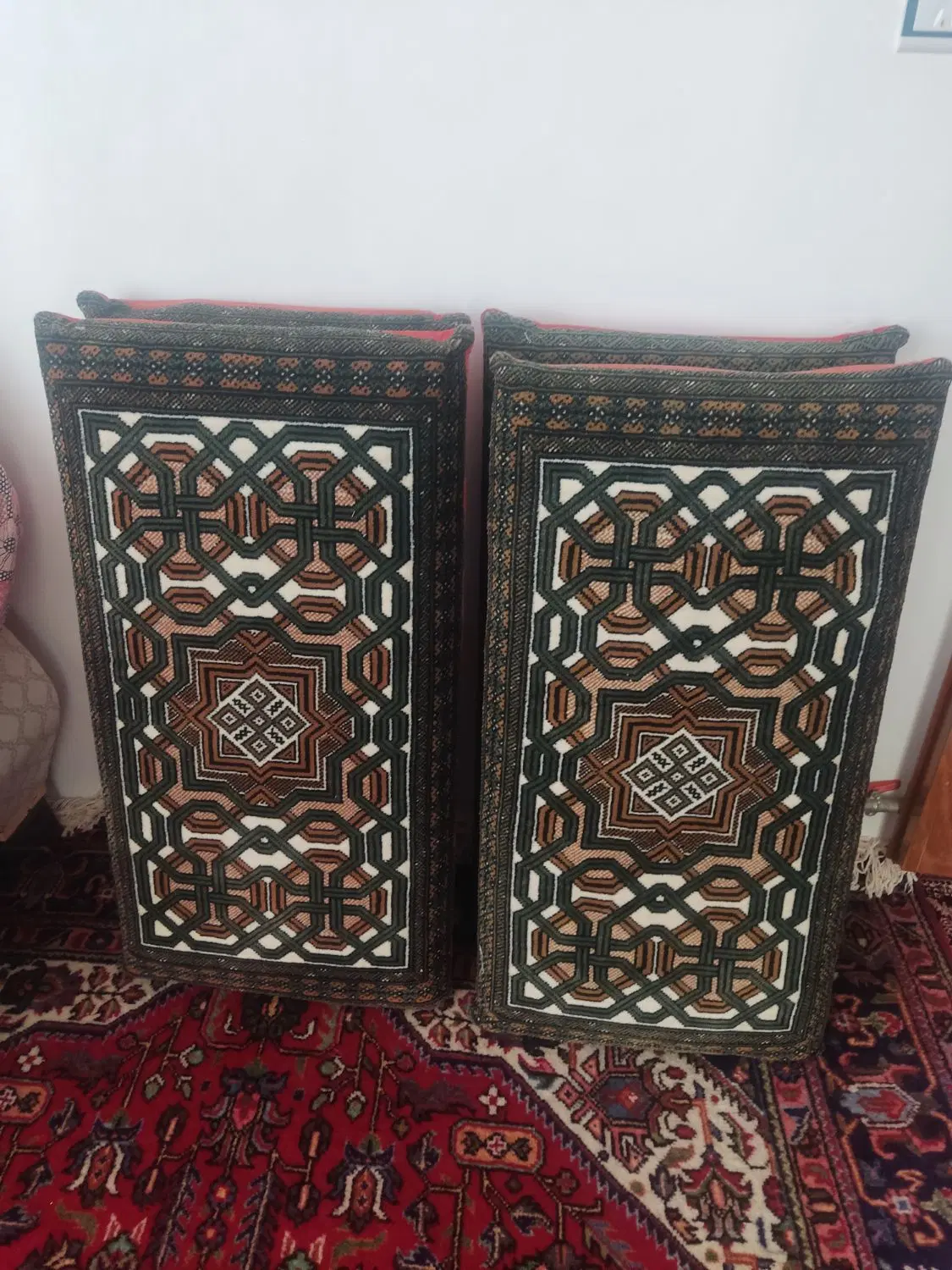 پشتی|پشتی|خوی, |دیوار