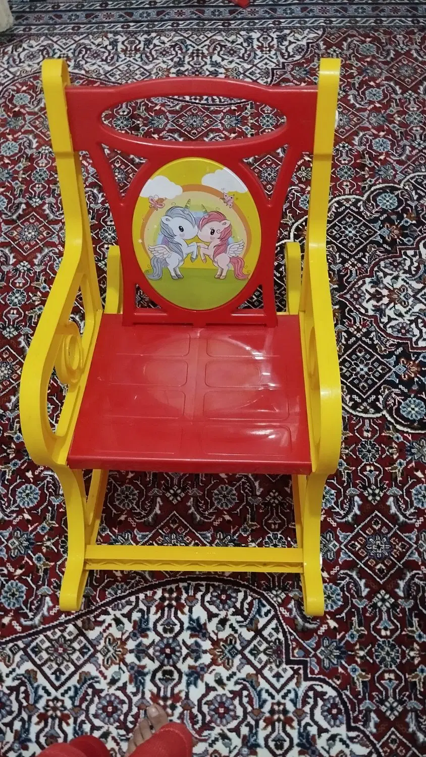 اشیاء|تخت و صندلی بچه|سبزوار, طبرسی (جعفرآباد)|دیوار