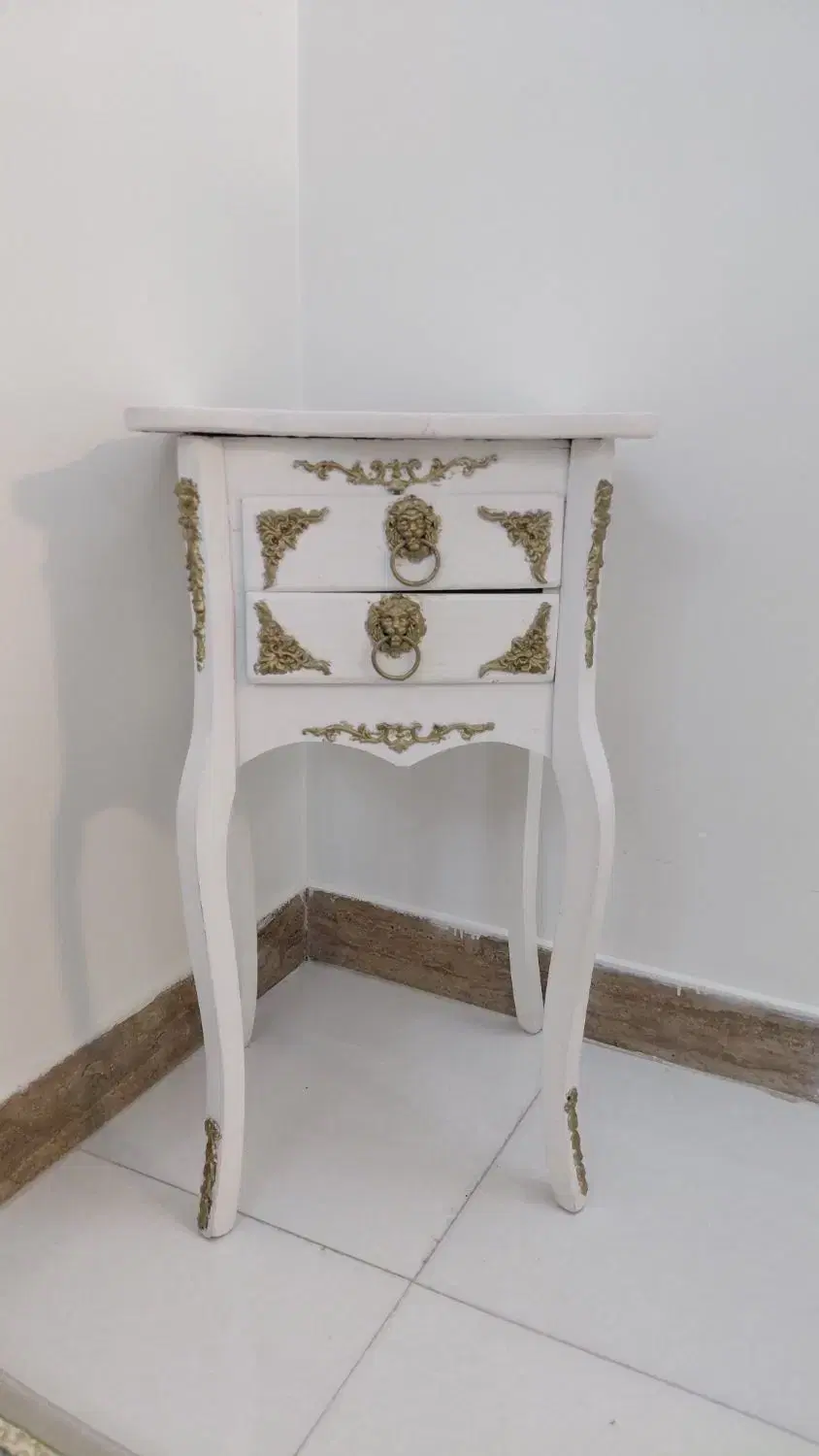 میزتلفن|میز تلفن|تهران, آهنگ|دیوار