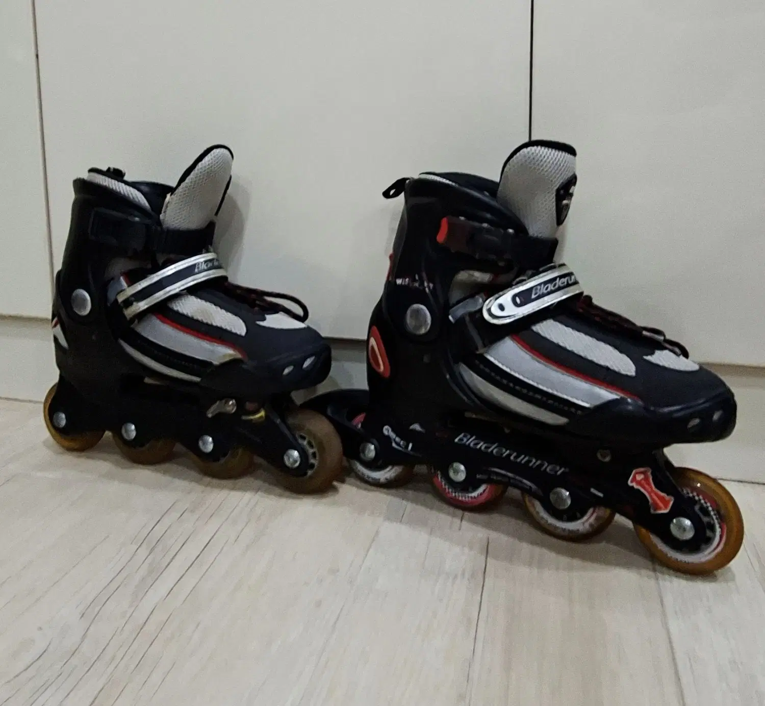 اسکیت Rollerblade|دوچرخه، اسکیت، اسکوتر|رشت, چله خانه|دیوار