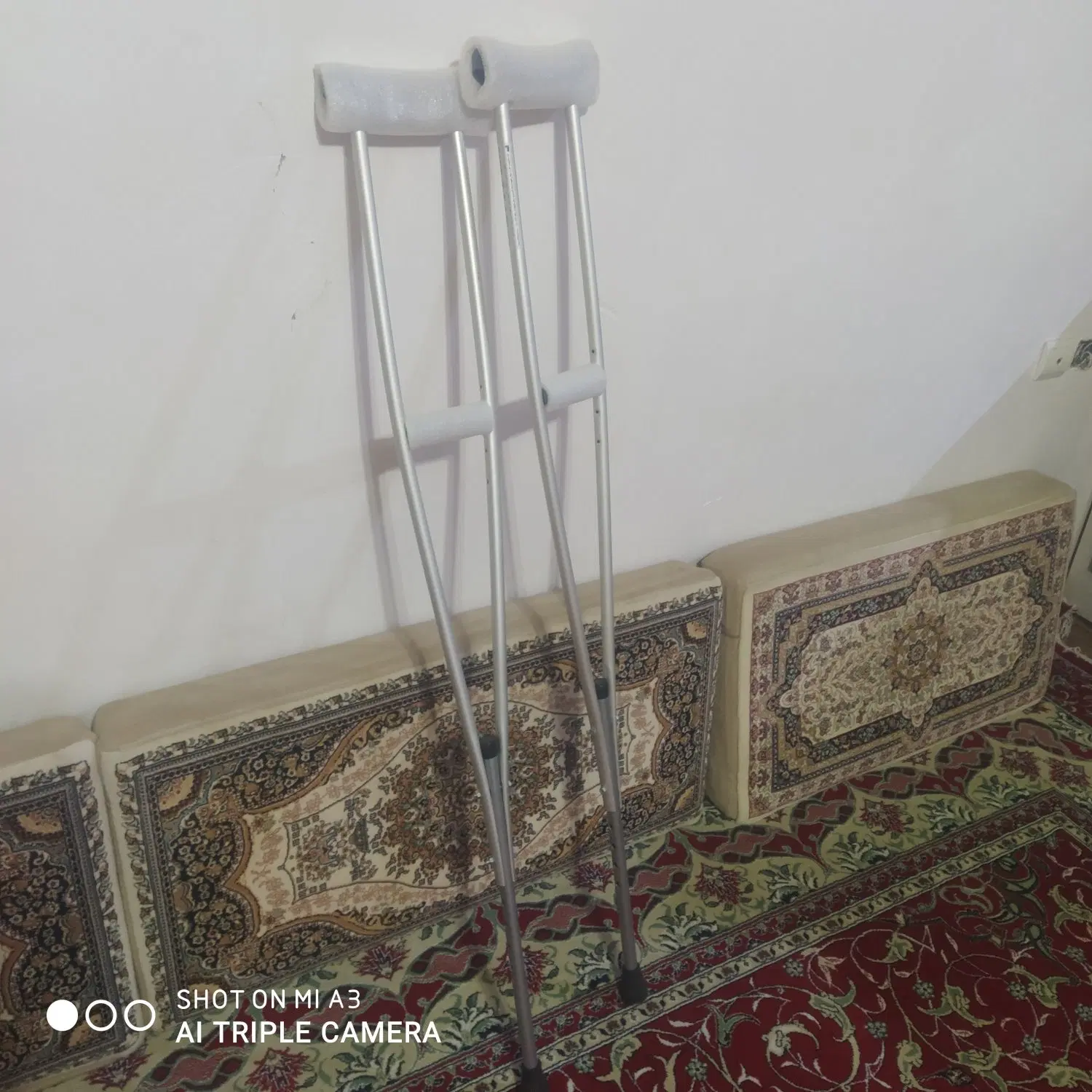 عصا طبی|پزشکی|فلاورجان, |دیوار