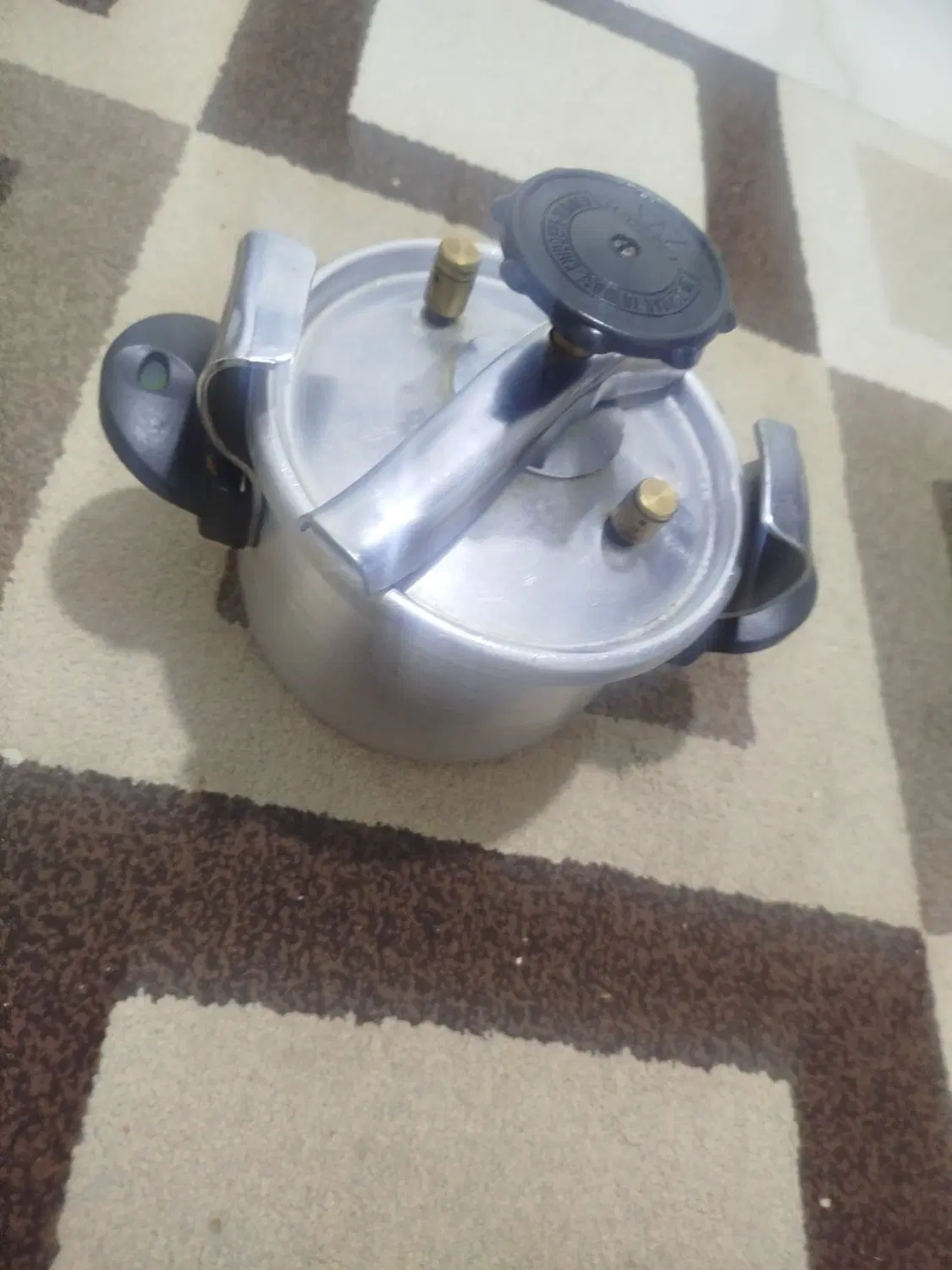 زودپز|ظروف پخت‌وپز|هشتگرد, شهرک دانش|دیوار