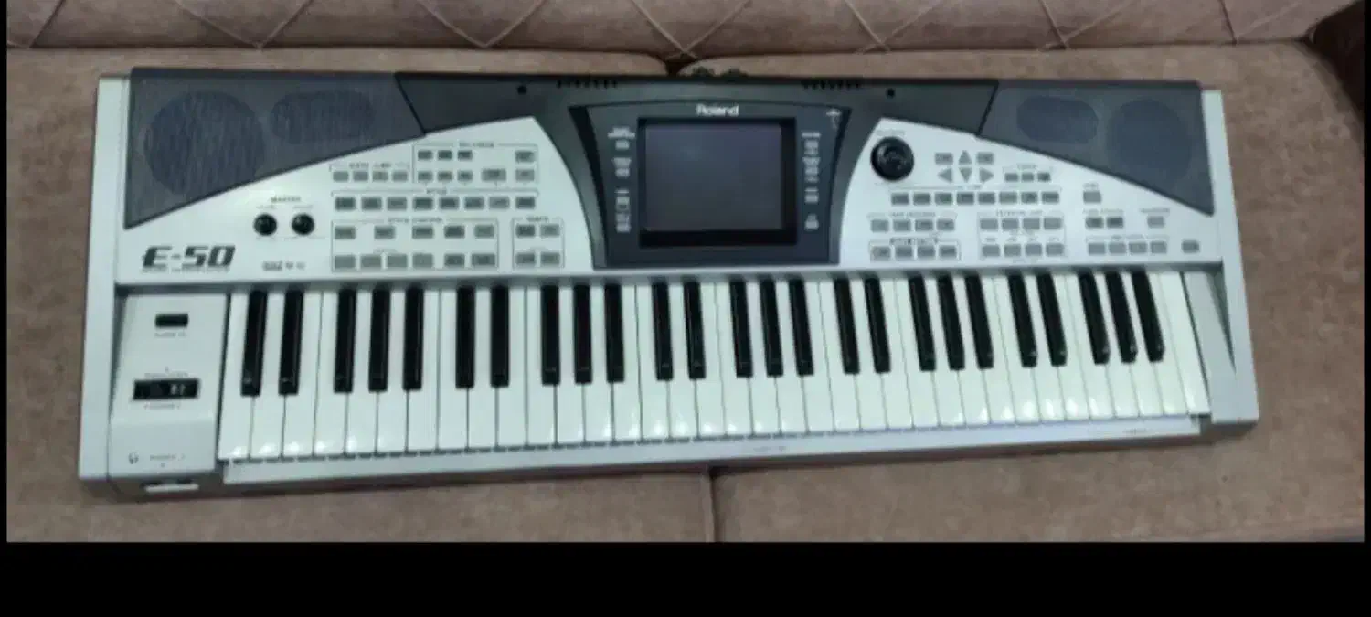 رولندE50|پیانو، کیبورد، آکاردئون|نشتارود, |دیوار