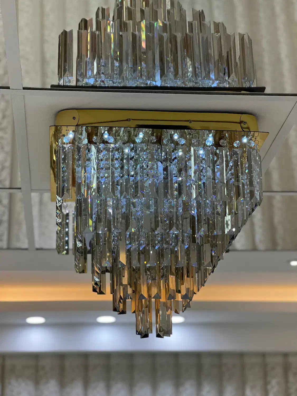 لوستر|لوستر و چراغ آویز|بندر انزلی, معلم|دیوار