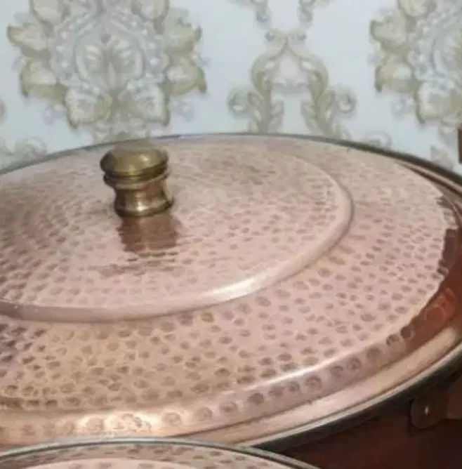 دو عدد دیگ مسی|ظروف پخت‌وپز|ایلام, |دیوار