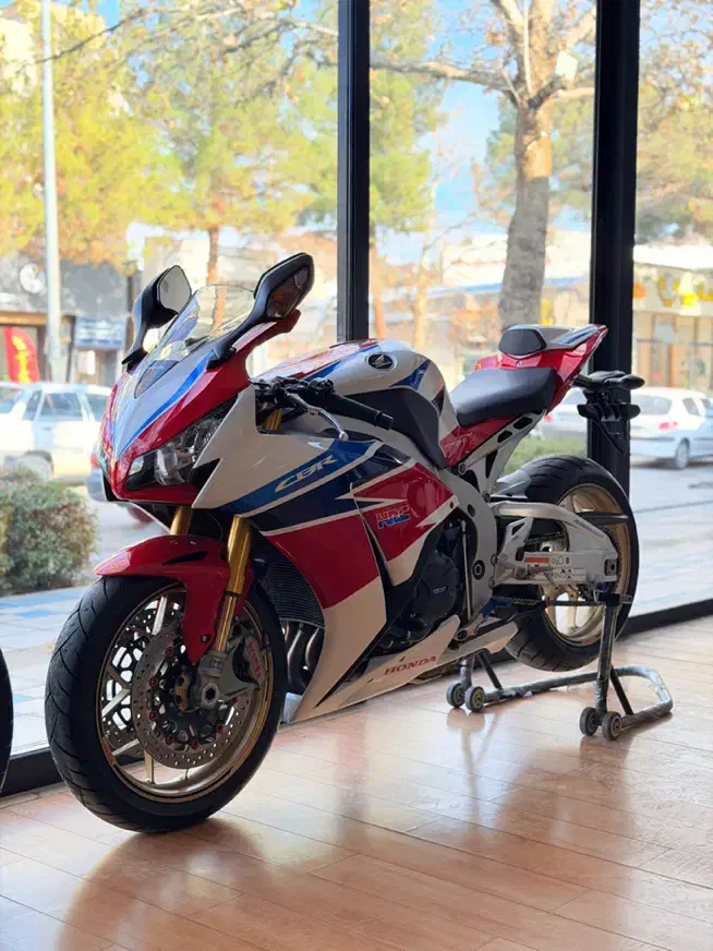 Cbr 1000 s spishiyal 2014|موتورسیکلت|تهران, بهارستان|دیوار