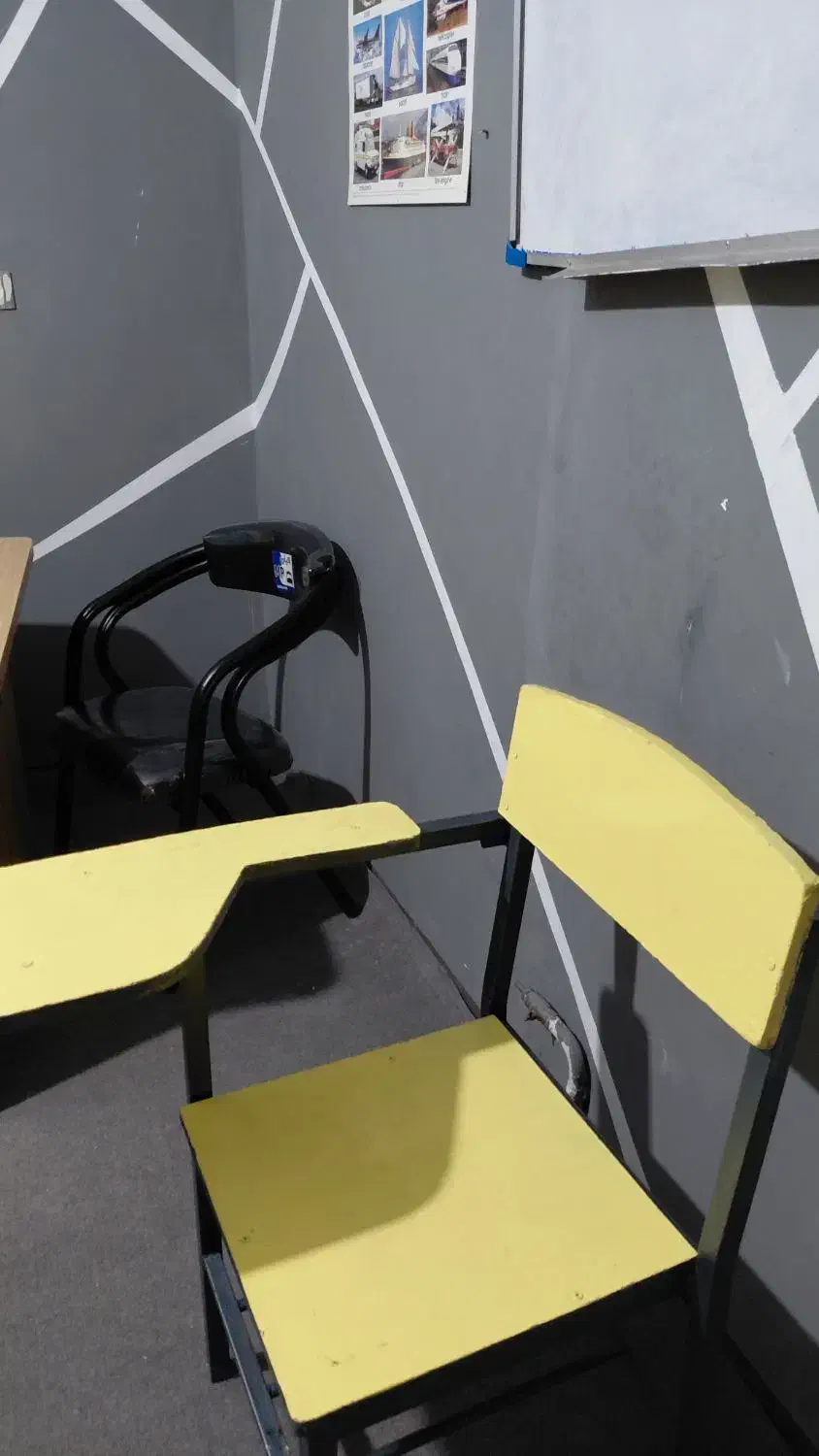 صندلی دانشجویی|صندلی و نیمکت|اسفراین, |دیوار